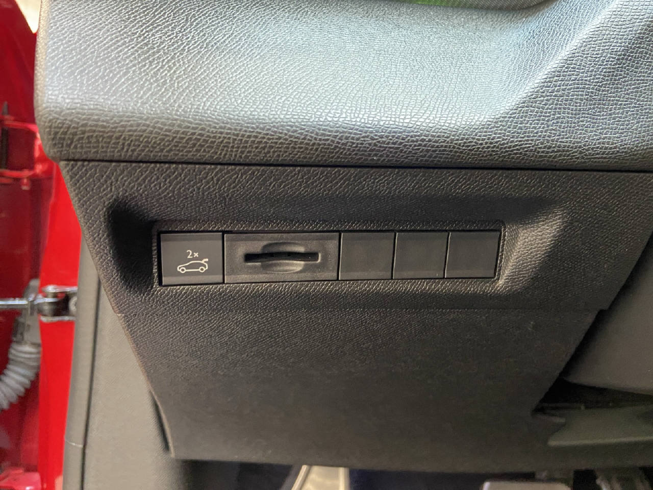 PEUGEOT 308 SW 1.2 Hybrid GT-image-9