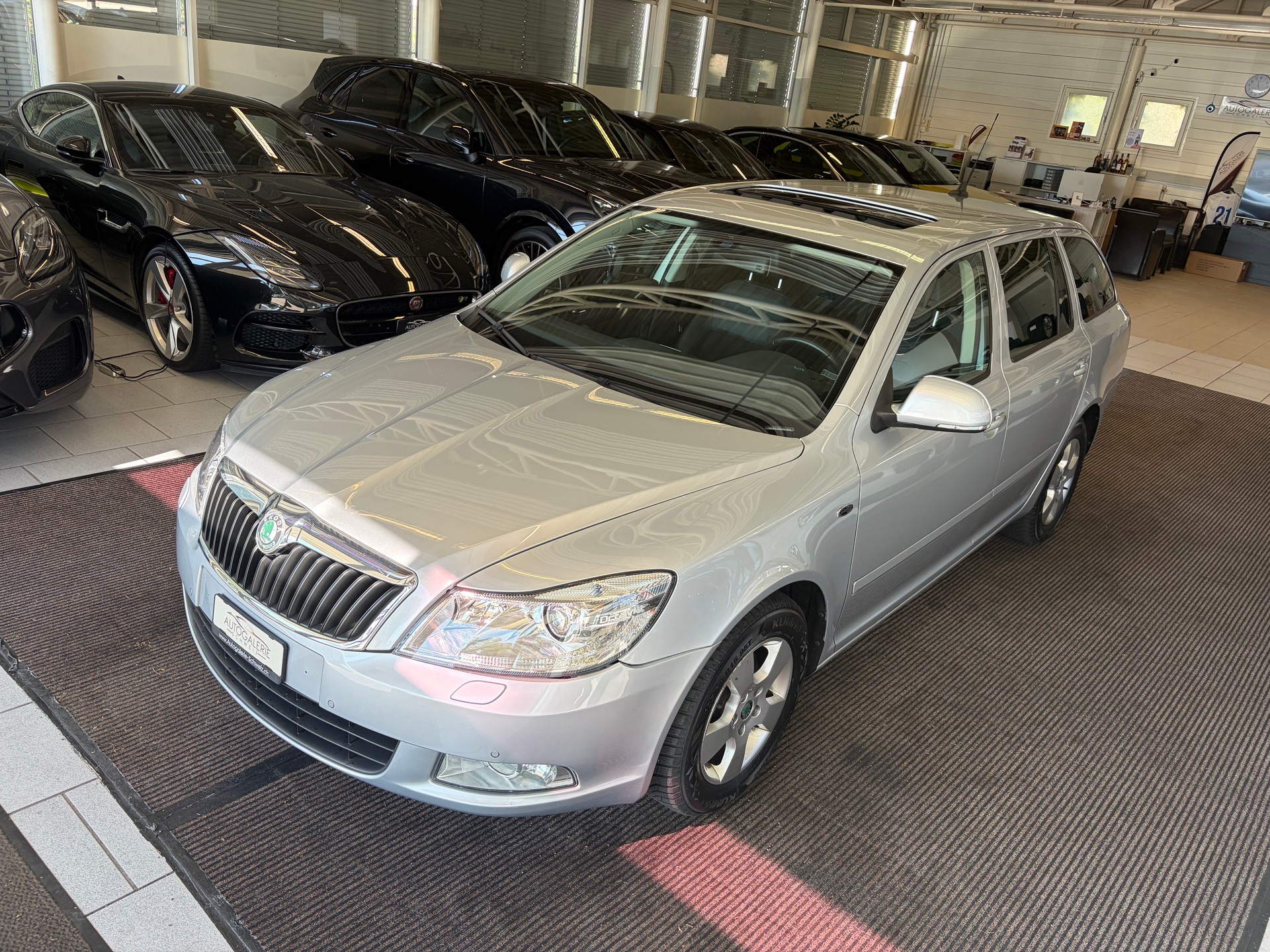 SKODA Octavia Combi 1.8 TSI Laurin & Klement DSG | CH | Alcantara-Leder | Schiebedach | Memory | Navi Columbus |-image-31