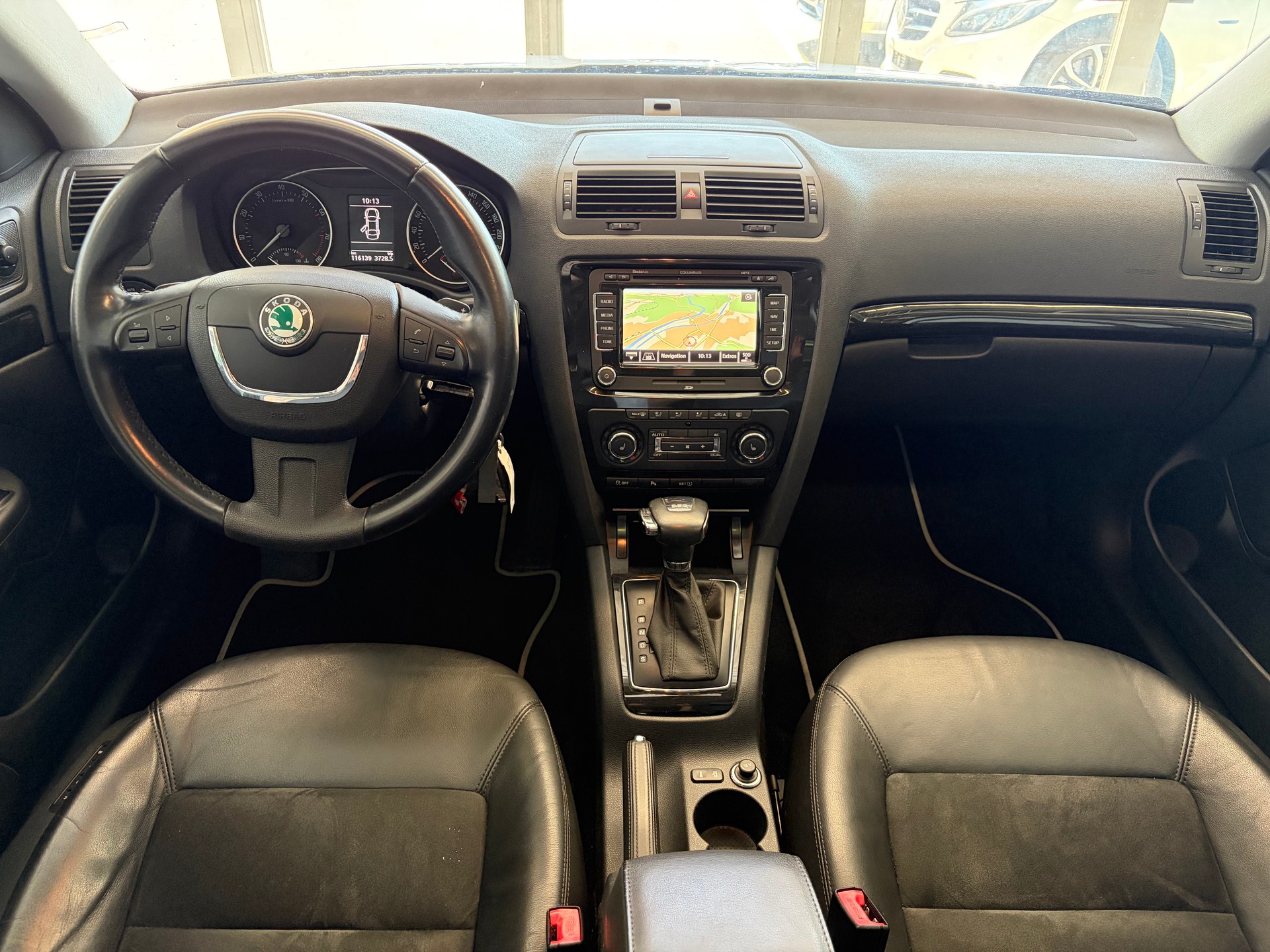 SKODA Octavia Combi 1.8 TSI Laurin & Klement DSG | CH | Alcantara-Leder | Schiebedach | Memory | Navi Columbus |-image-13