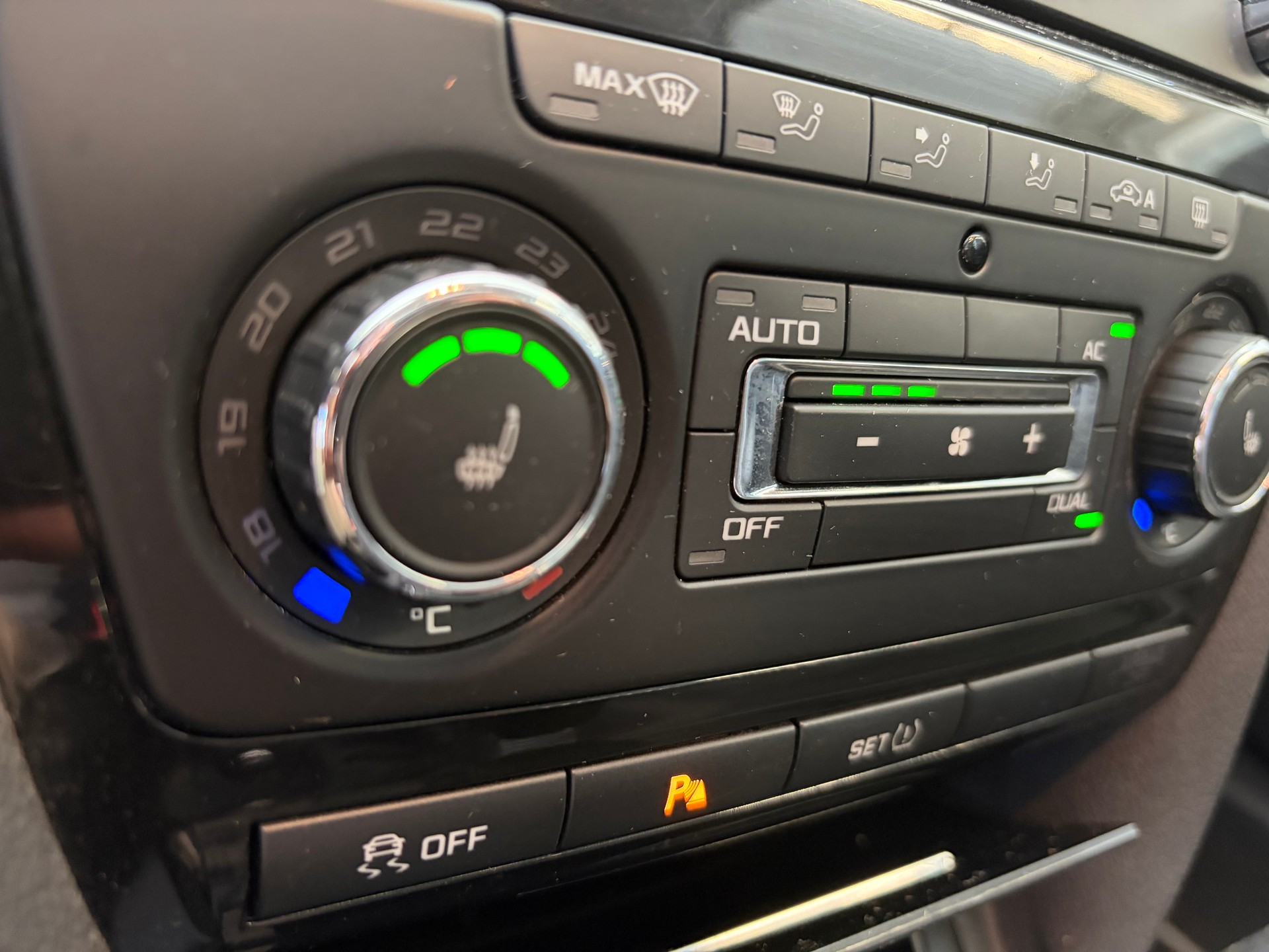 SKODA Octavia Combi 1.8 TSI Laurin & Klement DSG | CH | Alcantara-Leder | Schiebedach | Memory | Navi Columbus |-image-17