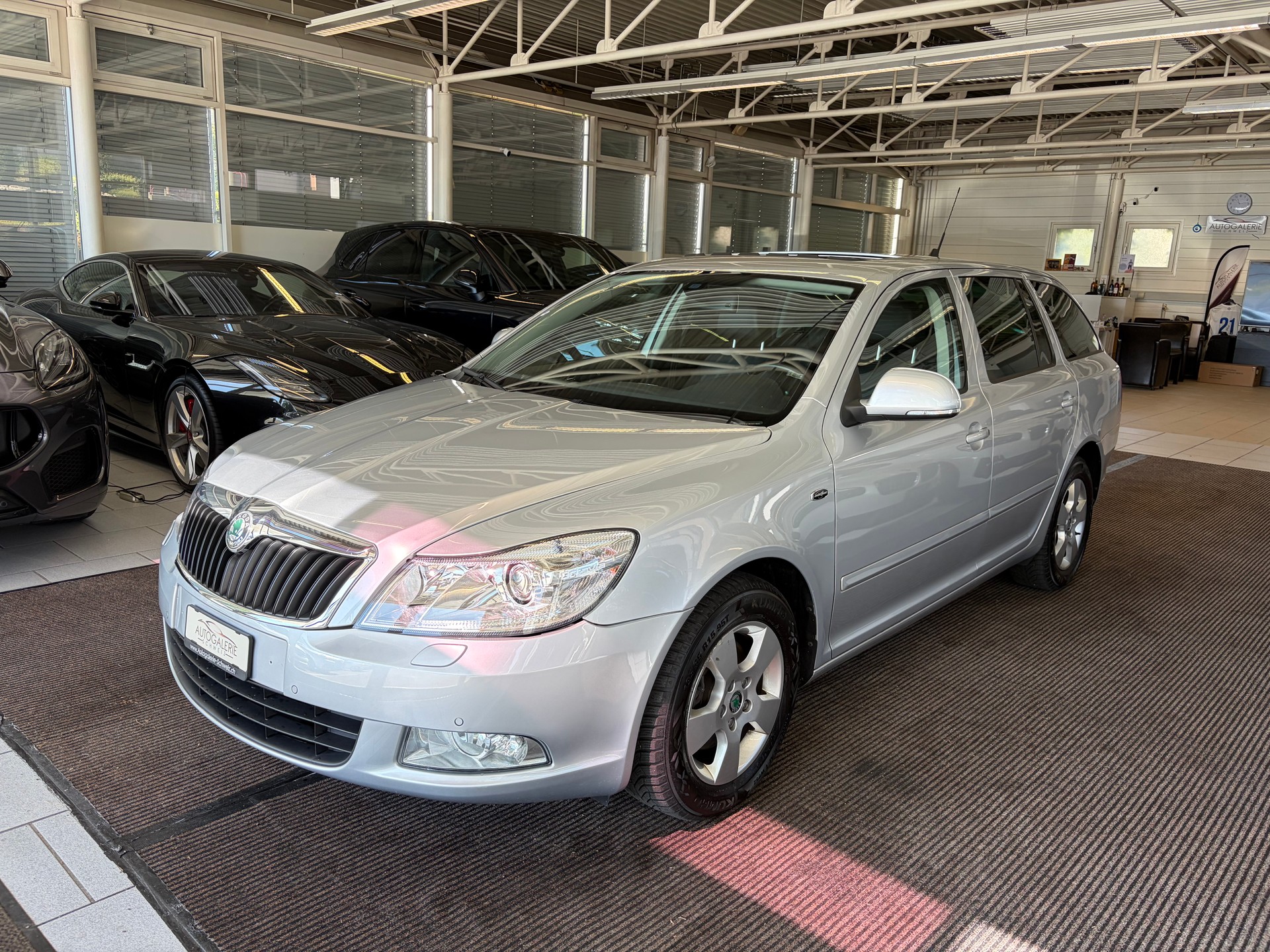 SKODA Octavia Combi 1.8 TSI Laurin & Klement DSG | CH | Alcantara-Leder | Schiebedach | Memory | Navi Columbus |-image-8