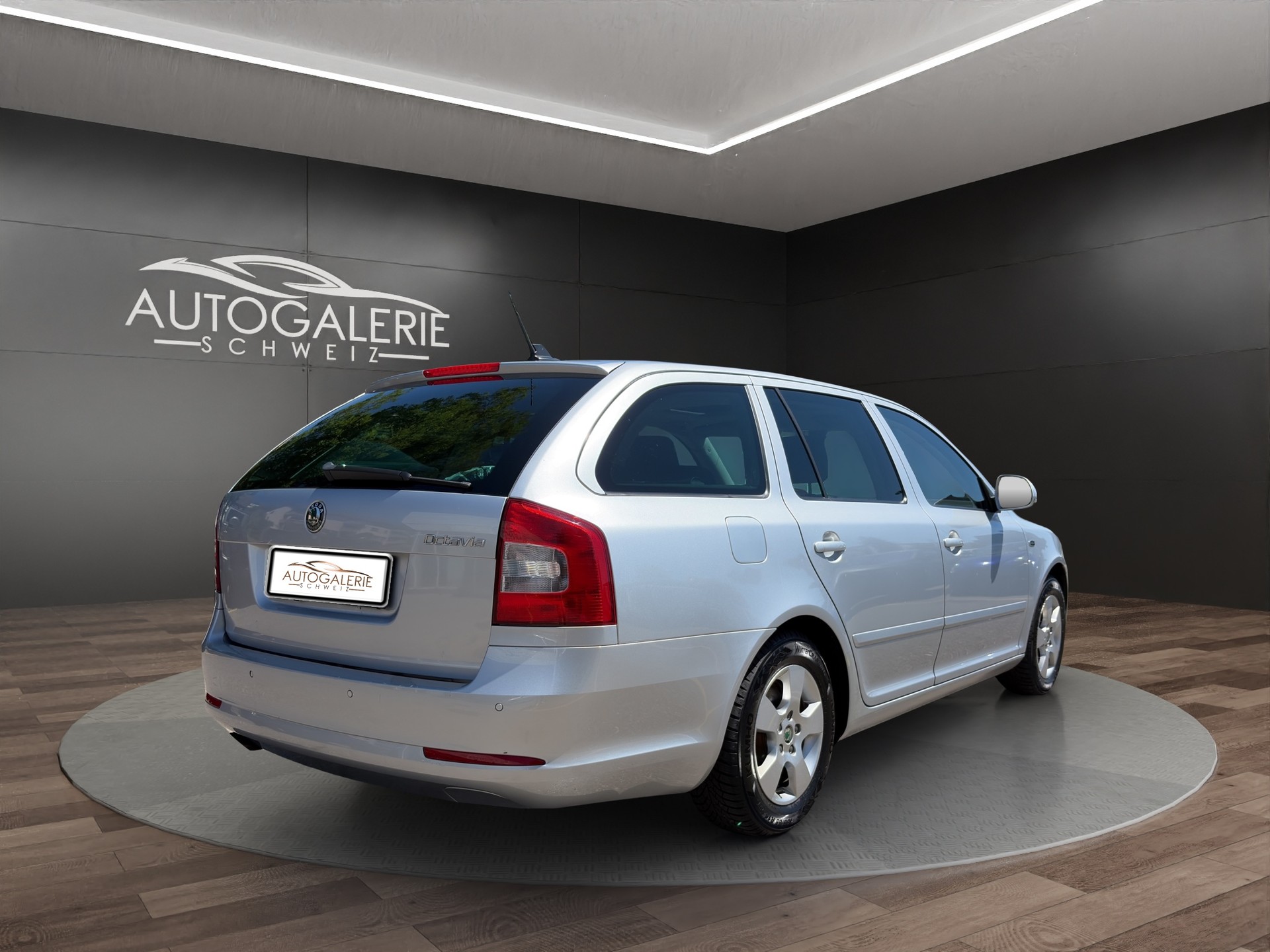 SKODA Octavia Combi 1.8 TSI Laurin & Klement DSG | CH | Alcantara-Leder | Schiebedach | Memory | Navi Columbus |-image-4