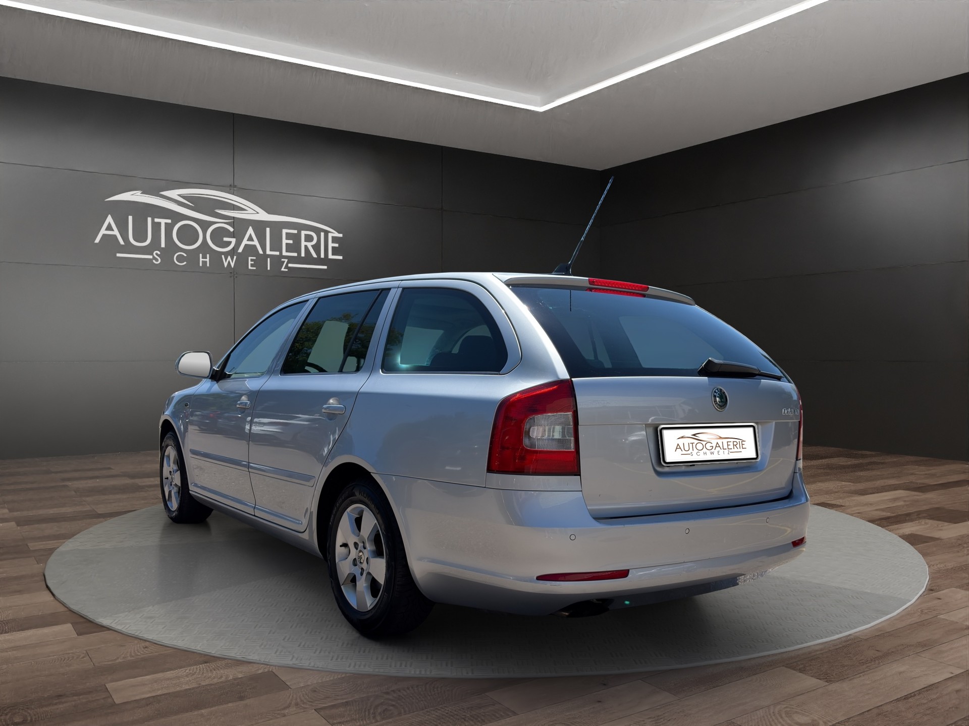 SKODA Octavia Combi 1.8 TSI Laurin & Klement DSG | CH | Alcantara-Leder | Schiebedach | Memory | Navi Columbus |-showroom-element-2
