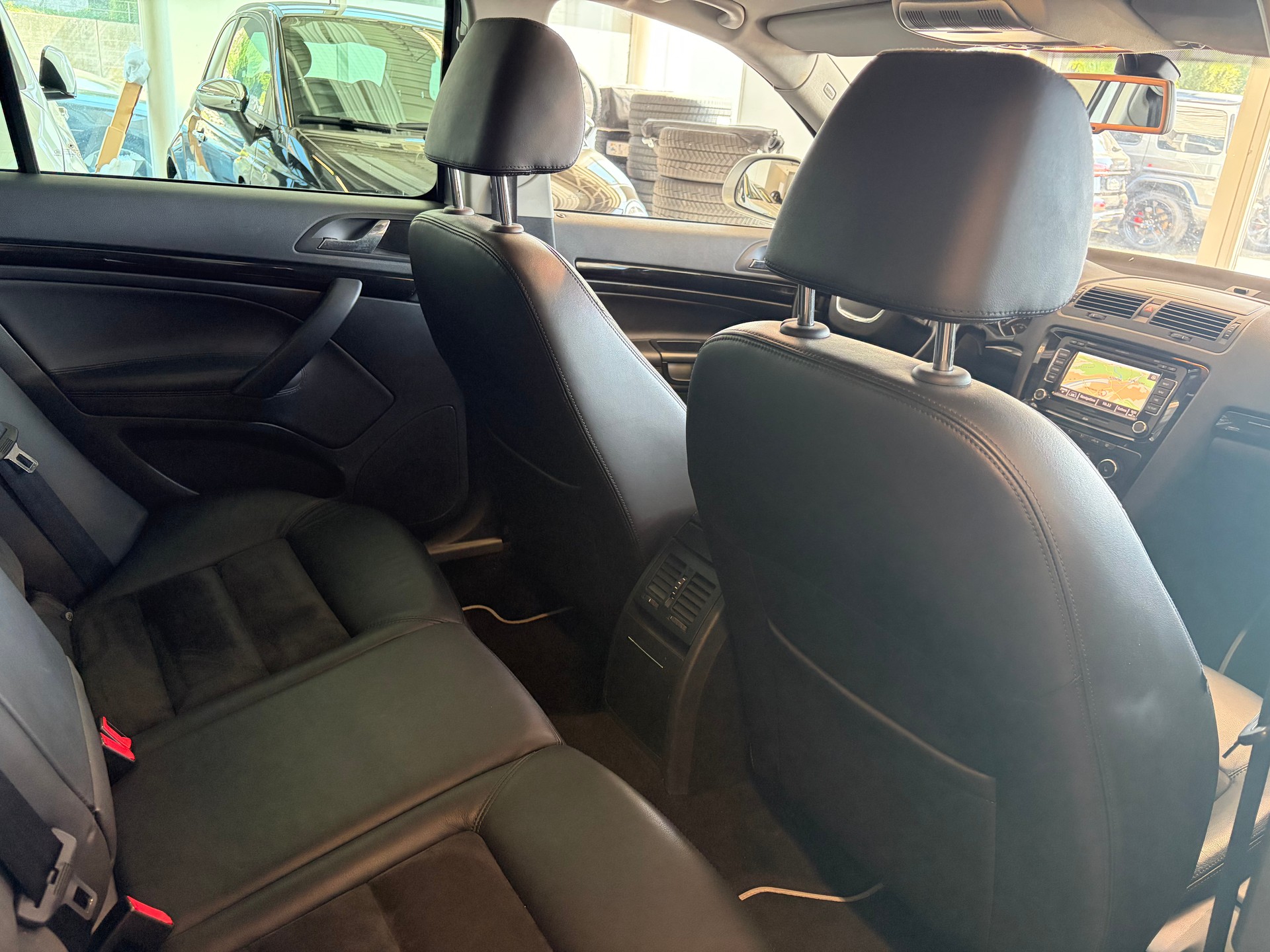 SKODA Octavia Combi 1.8 TSI Laurin & Klement DSG | CH | Alcantara-Leder | Schiebedach | Memory | Navi Columbus |-image-24