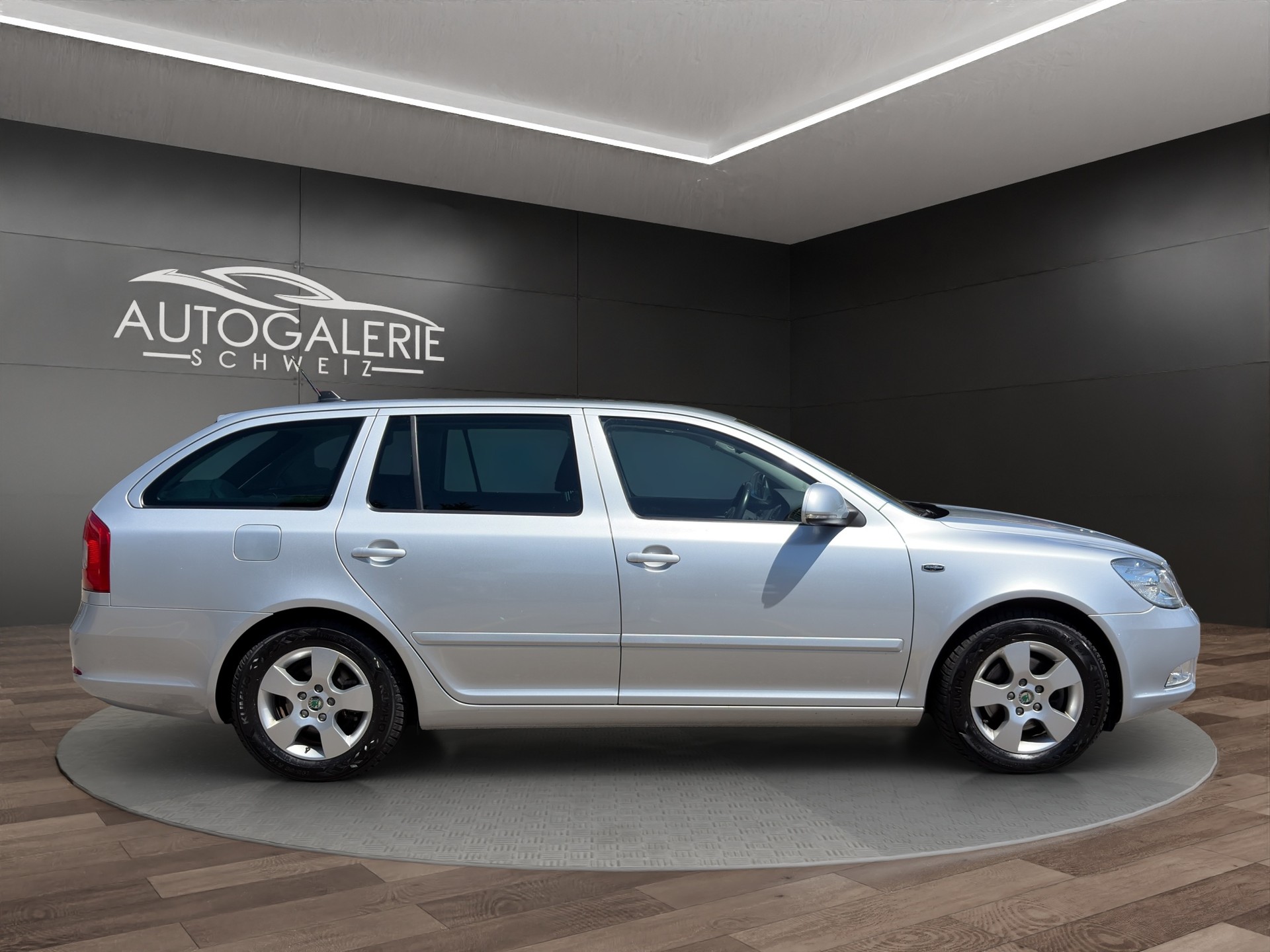 SKODA Octavia Combi 1.8 TSI Laurin & Klement DSG | CH | Alcantara-Leder | Schiebedach | Memory | Navi Columbus |-image-5