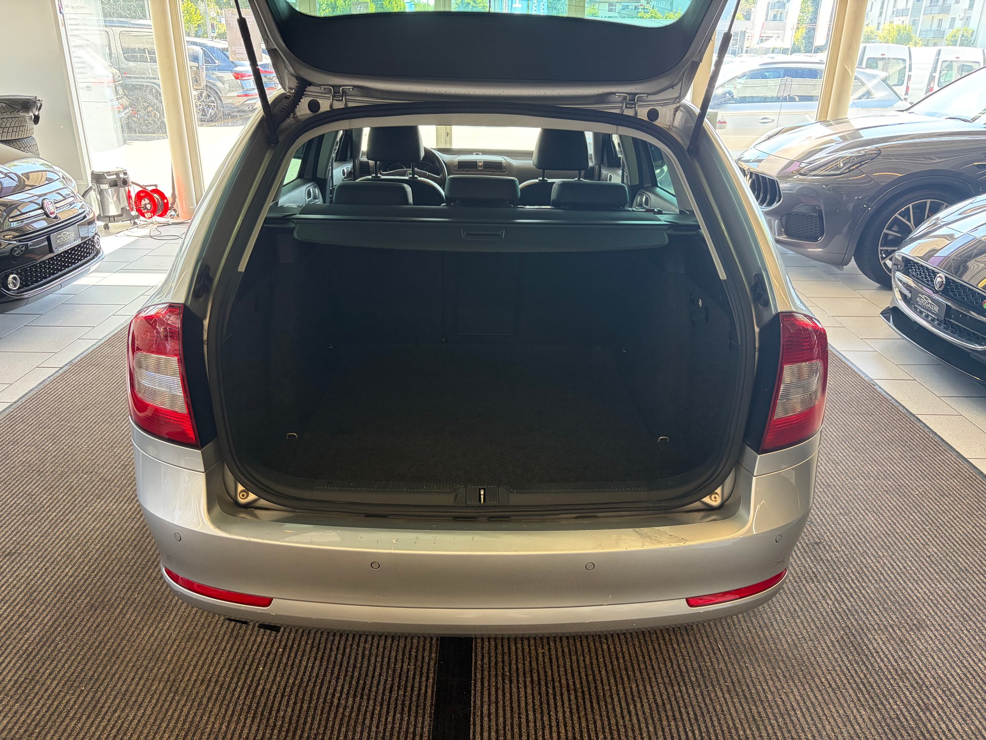 SKODA Octavia Combi 1.8 TSI Laurin & Klement DSG | CH | Alcantara-Leder | Schiebedach | Memory | Navi Columbus |-image-22