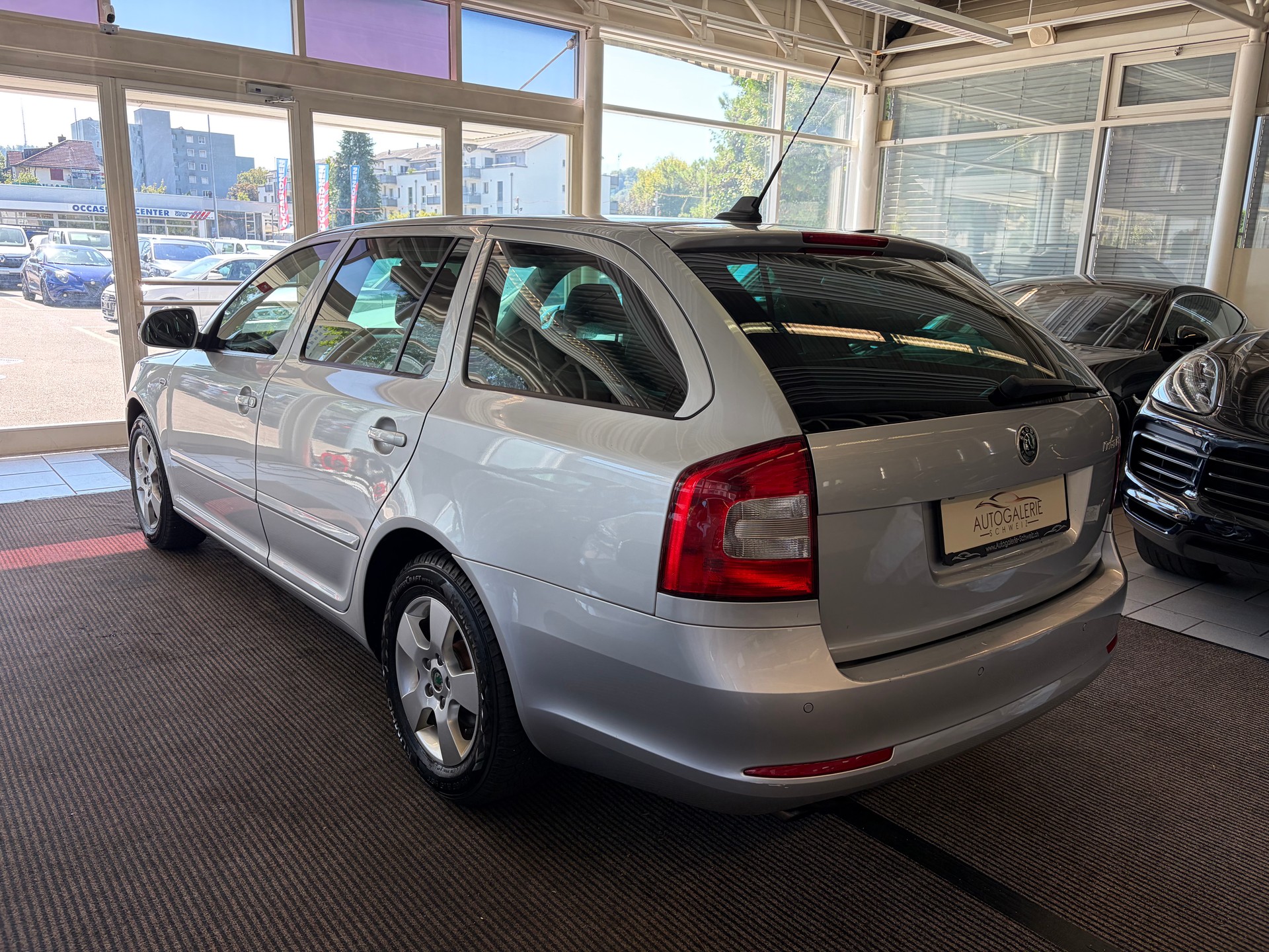 SKODA Octavia Combi 1.8 TSI Laurin & Klement DSG | CH | Alcantara-Leder | Schiebedach | Memory | Navi Columbus |-image-10
