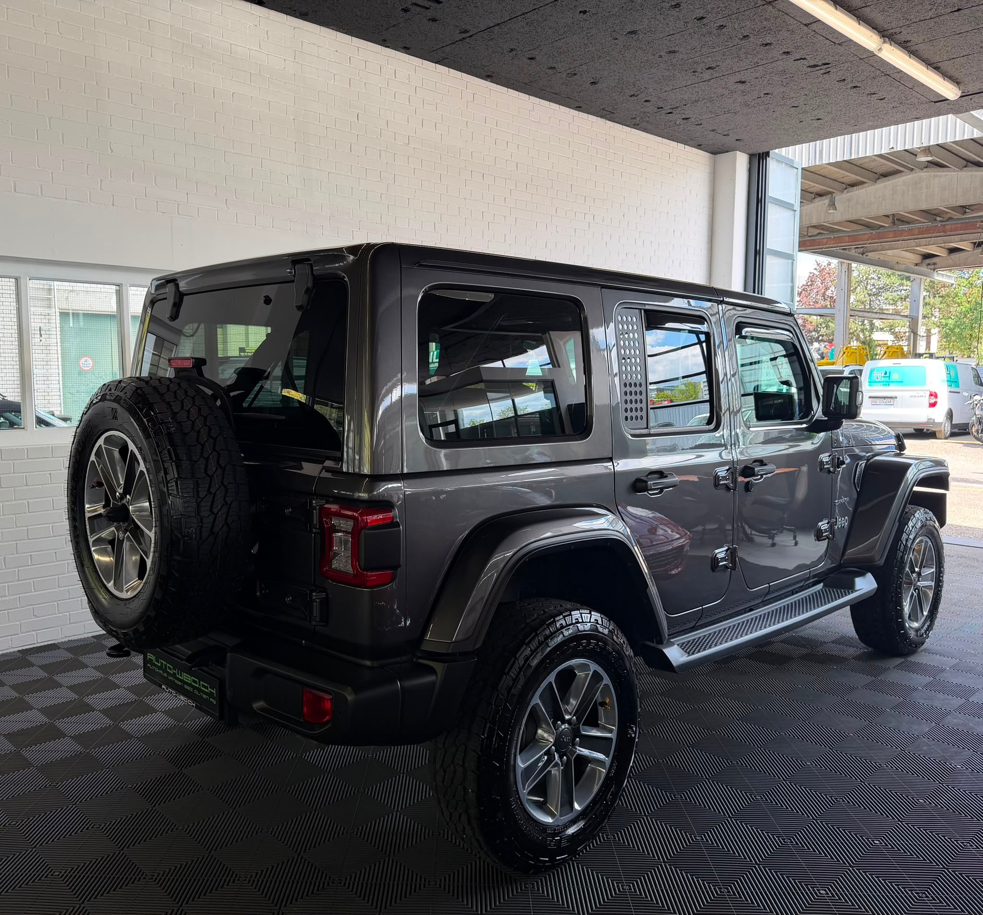JEEP Wrangler 2.0 Unlimited Sahara Automatic-image-2
