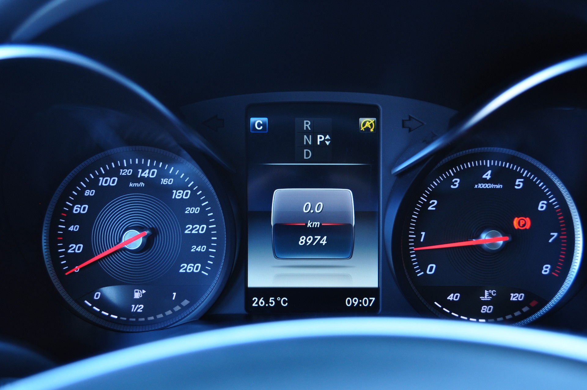 MERCEDES-BENZ C 250 AMG Line-image-16