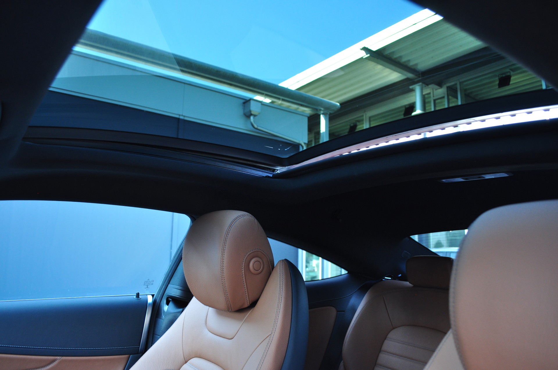 MERCEDES-BENZ C 250 AMG Line-image-17