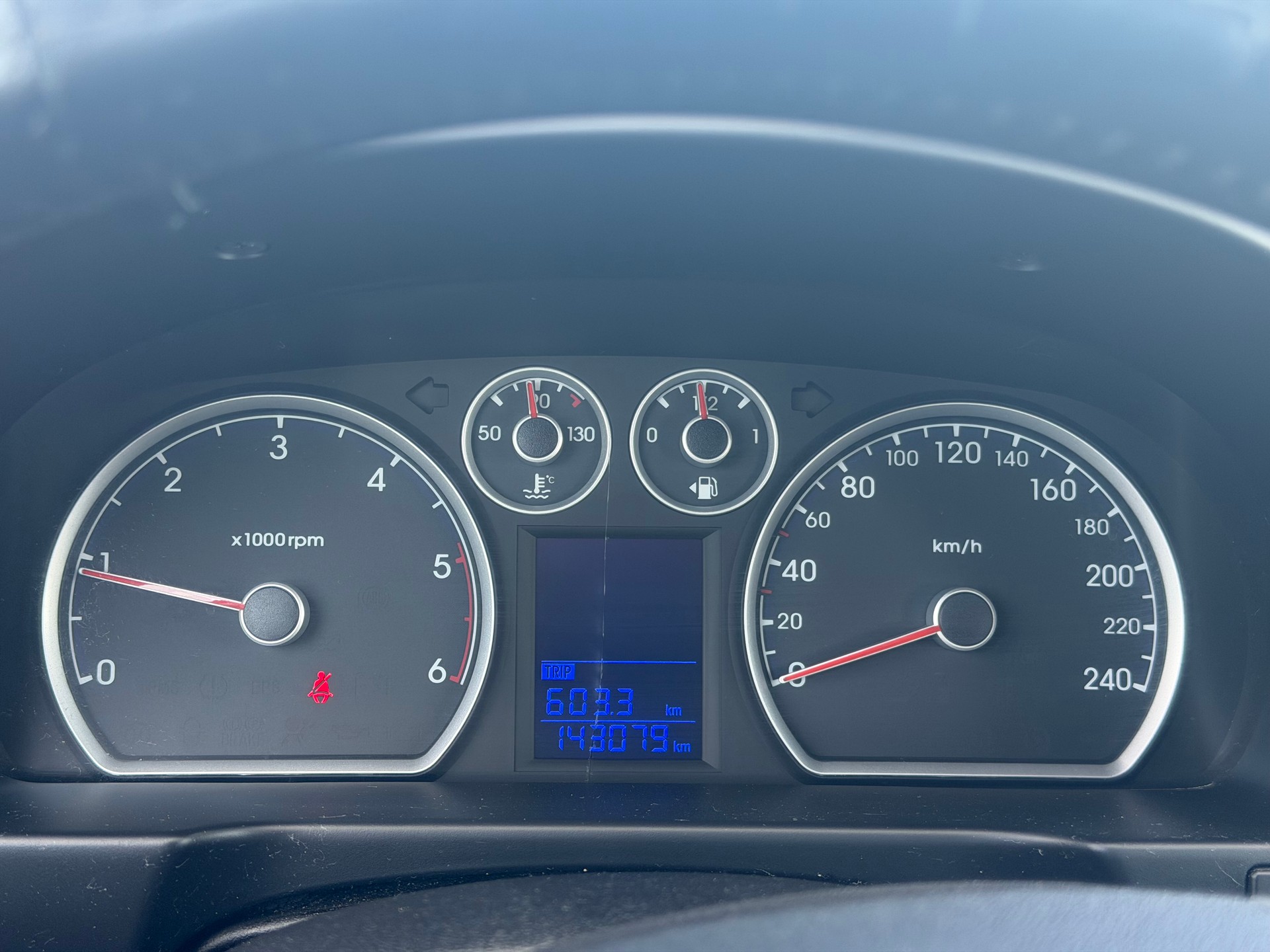 HYUNDAI i30 1.6 CRDi Swiss Plus Edition-image-11