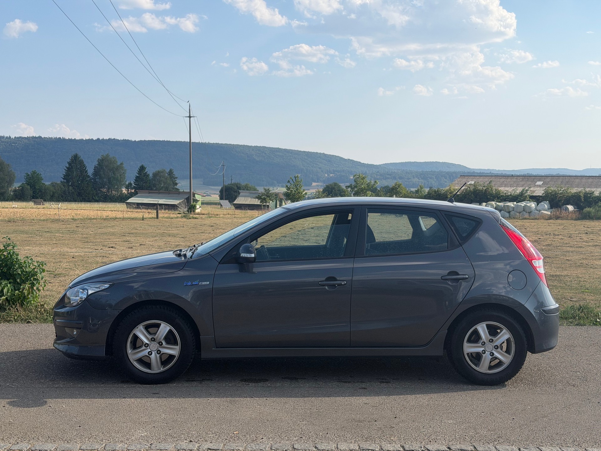 HYUNDAI i30 1.6 CRDi Swiss Plus Edition-image-6