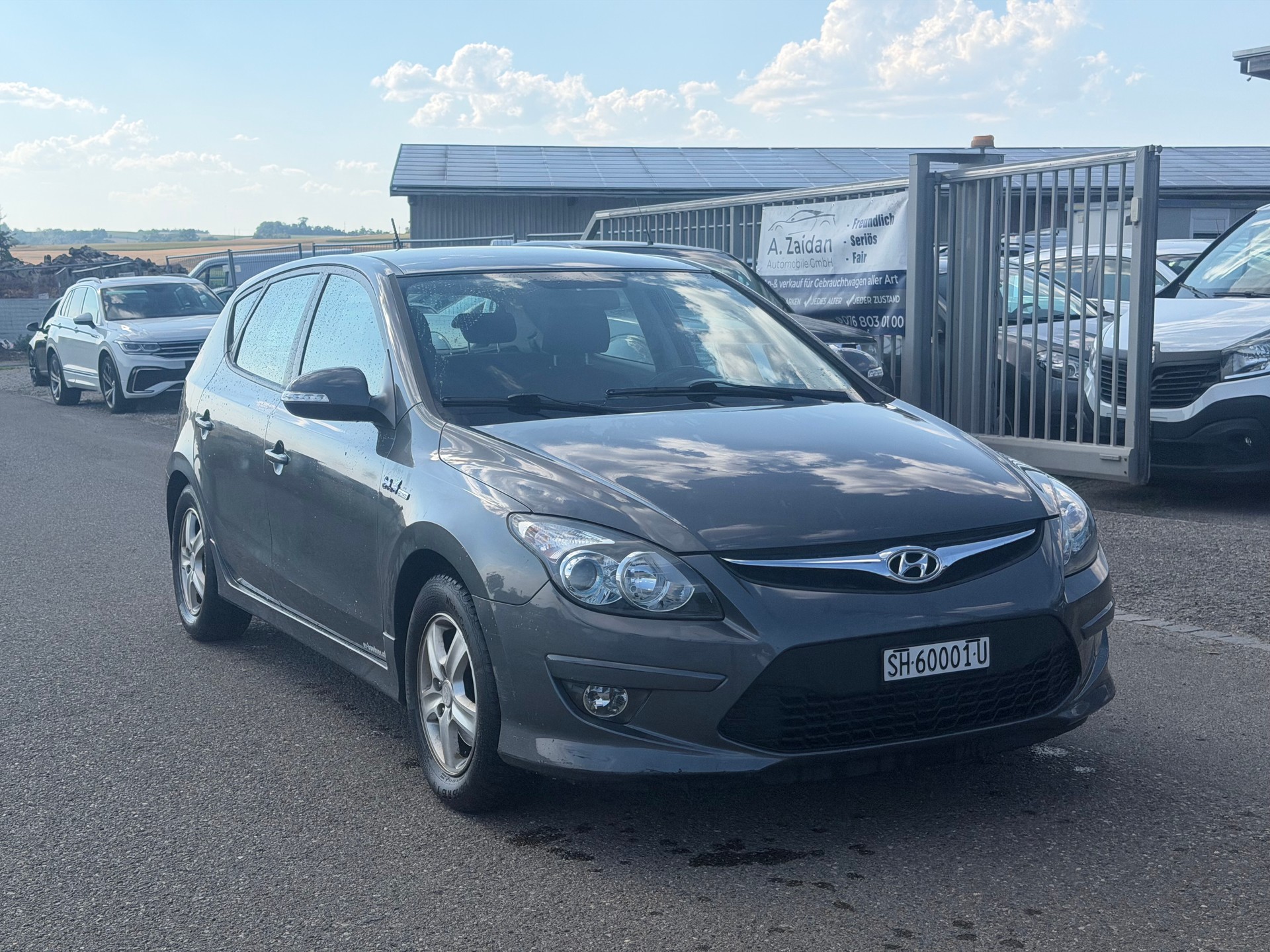 HYUNDAI i30 1.6 CRDi Swiss Plus Edition-image-2
