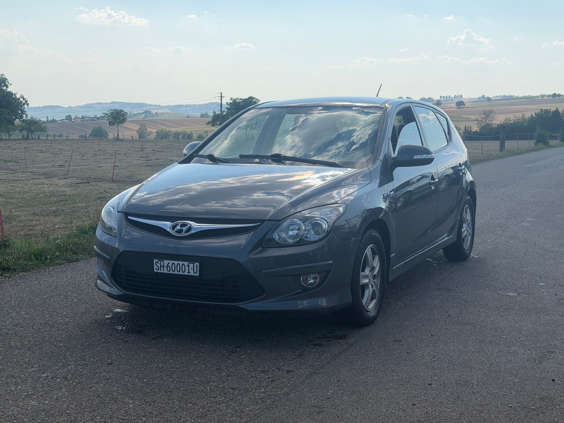 HYUNDAI i30 1.6 CRDi Swiss Plus Edition-image-0