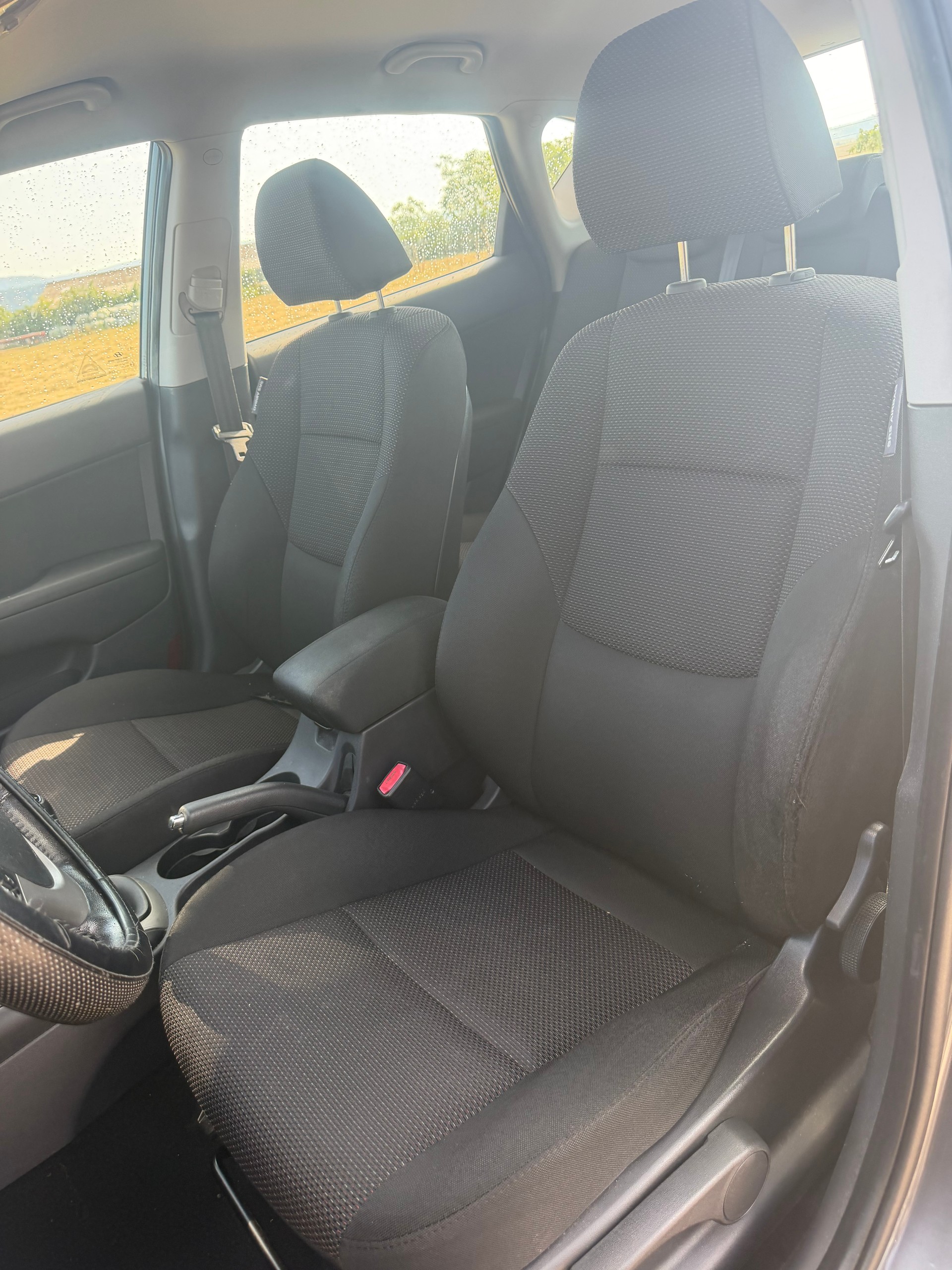 HYUNDAI i30 1.6 CRDi Swiss Plus Edition-image-8
