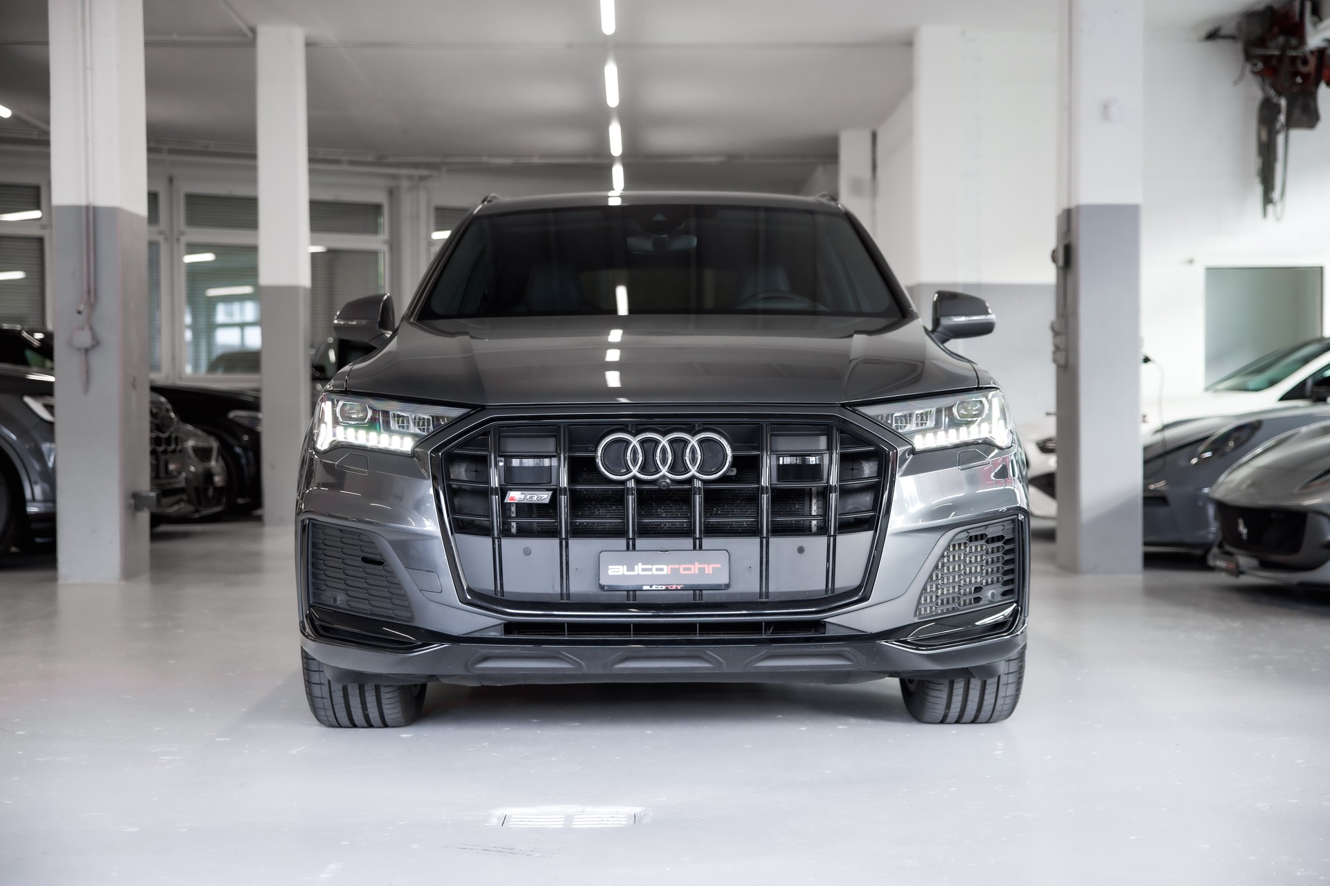 AUDI SQ7 TFSI quattro tiptronic-showroom-element-1