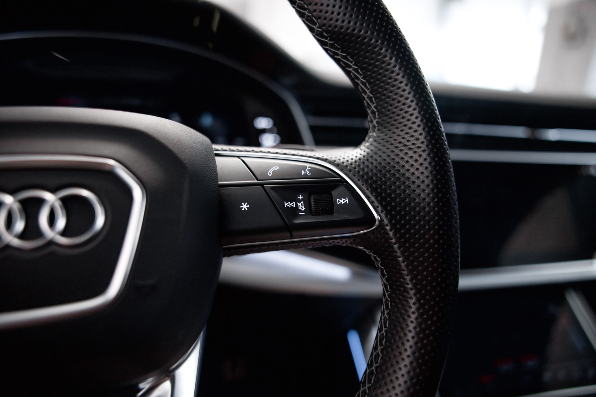 AUDI SQ7 TFSI quattro tiptronic-image-30