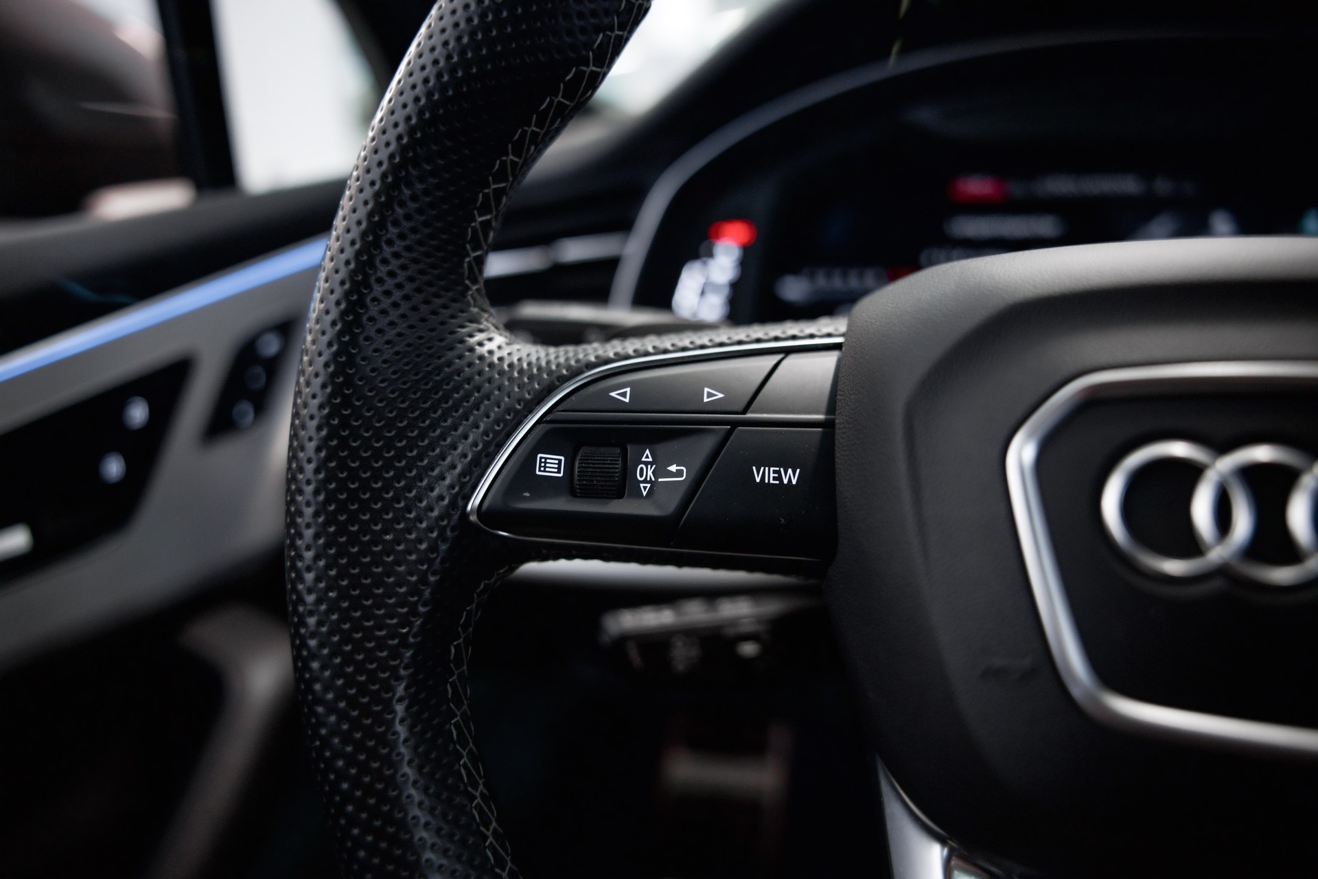 AUDI SQ7 TFSI quattro tiptronic-image-29
