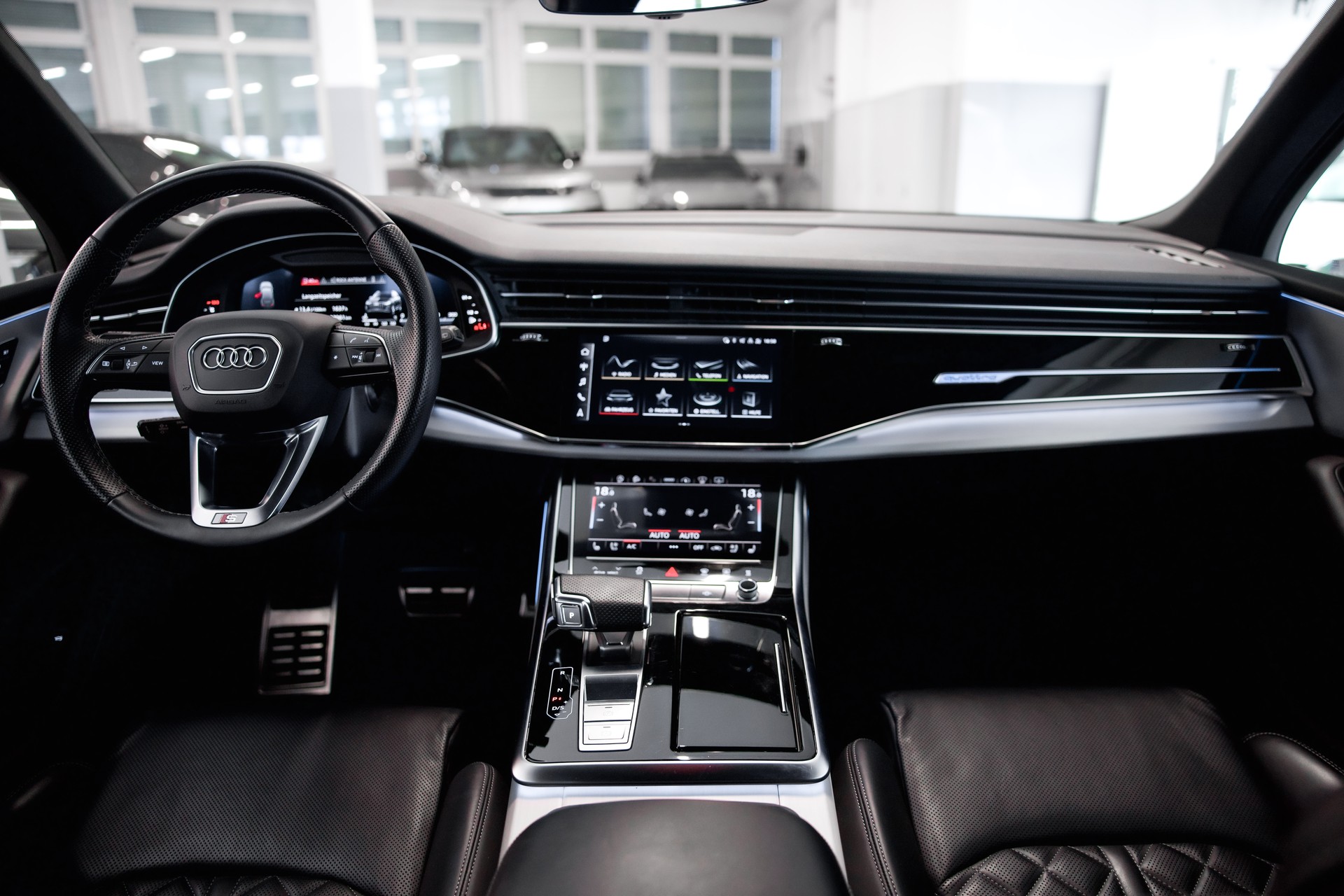 AUDI SQ7 TFSI quattro tiptronic-image-17