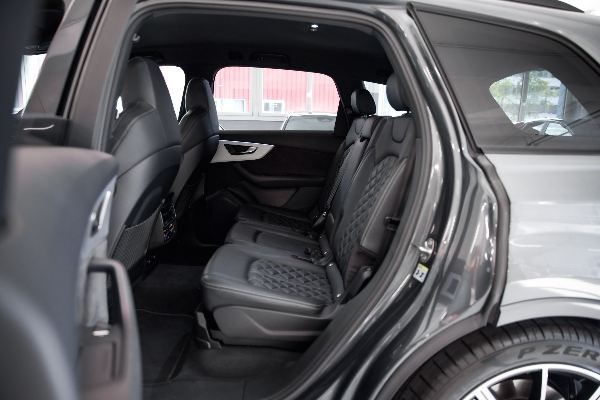AUDI SQ7 TFSI quattro tiptronic-image-22