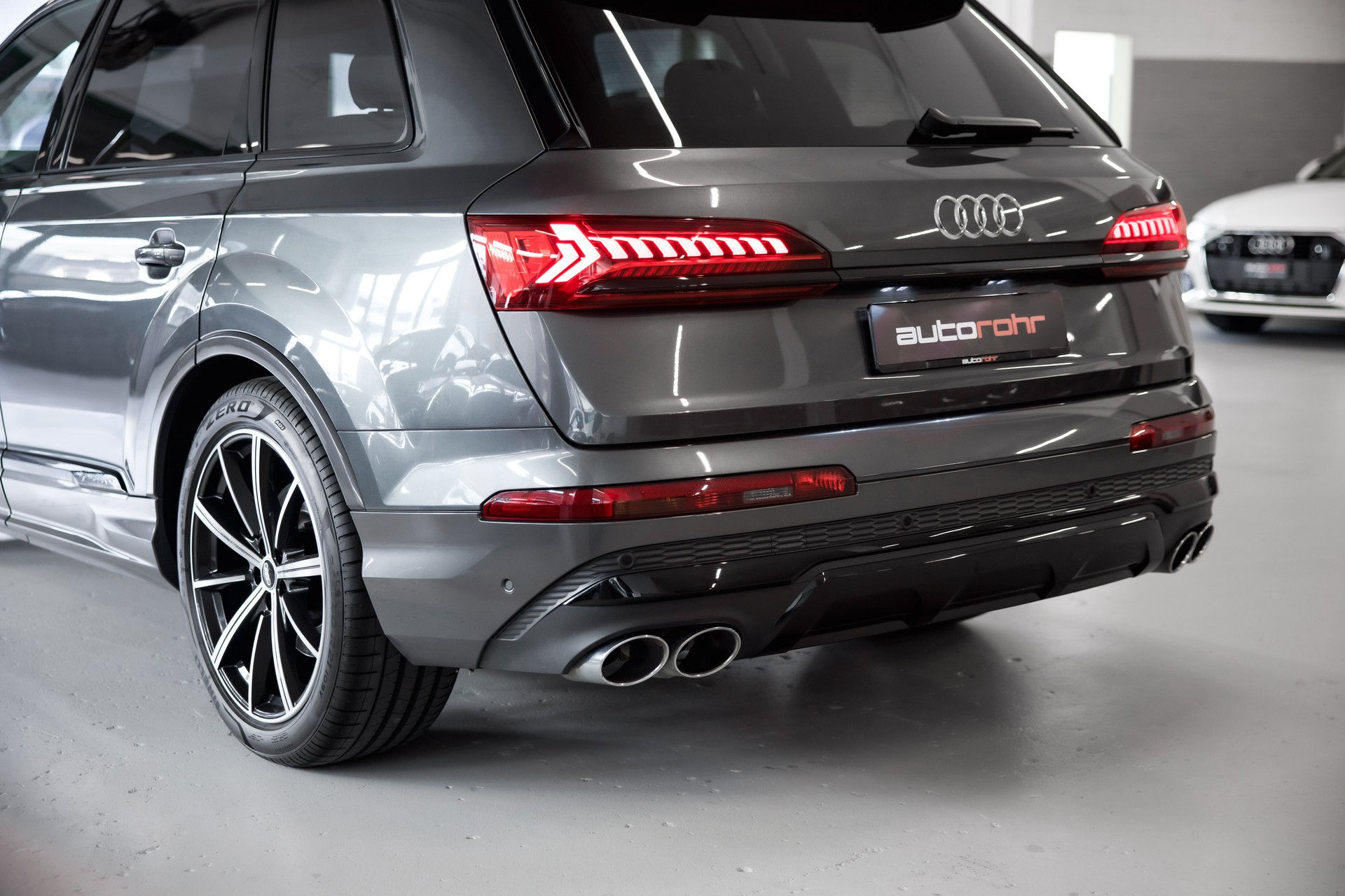 AUDI SQ7 TFSI quattro tiptronic-image-13
