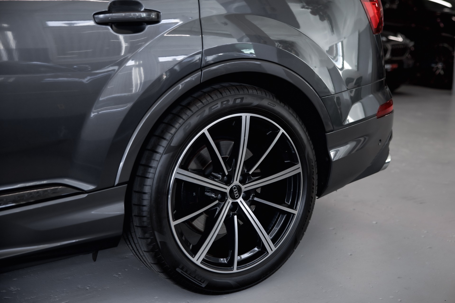 AUDI SQ7 TFSI quattro tiptronic-image-16