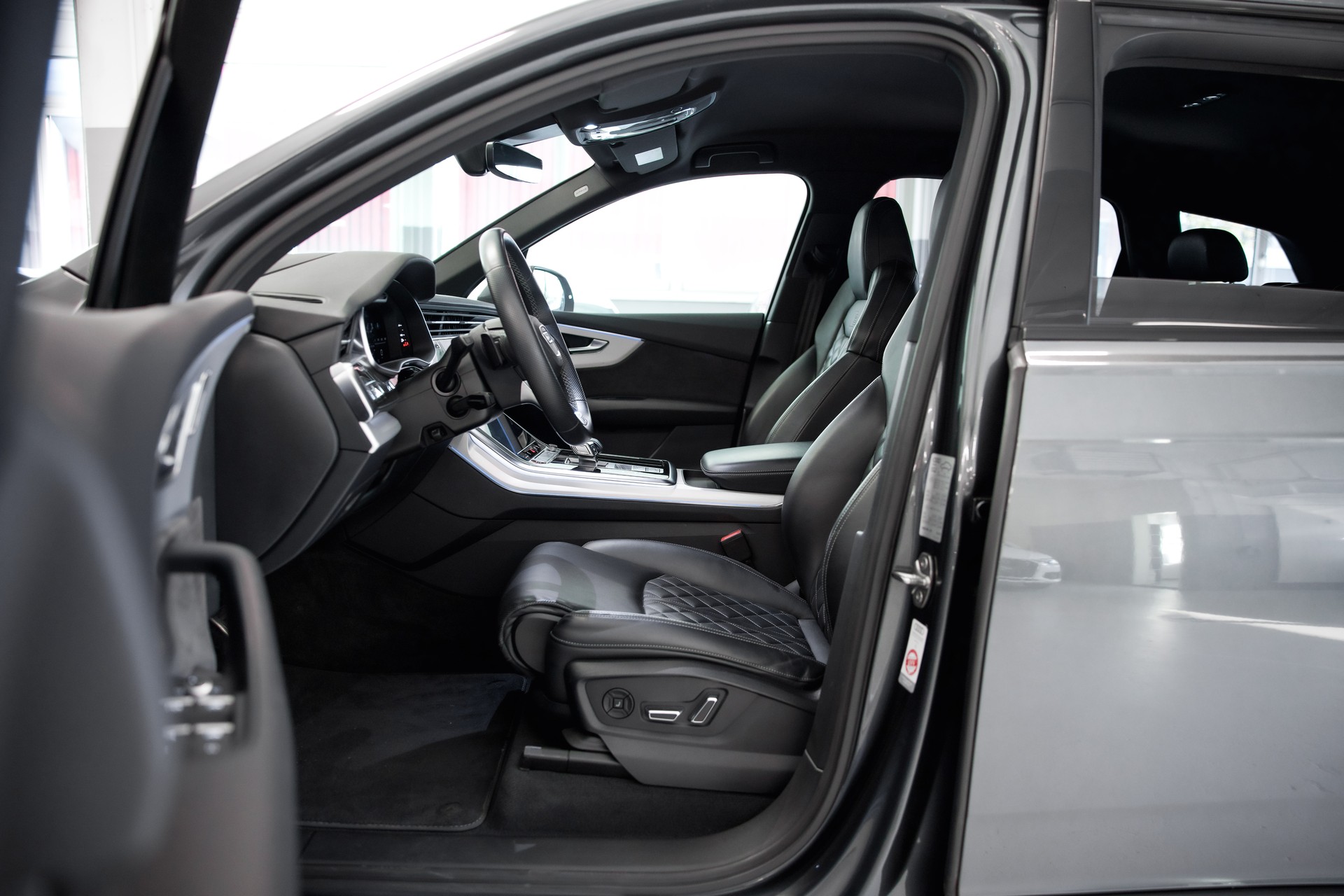 AUDI SQ7 TFSI quattro tiptronic-image-19