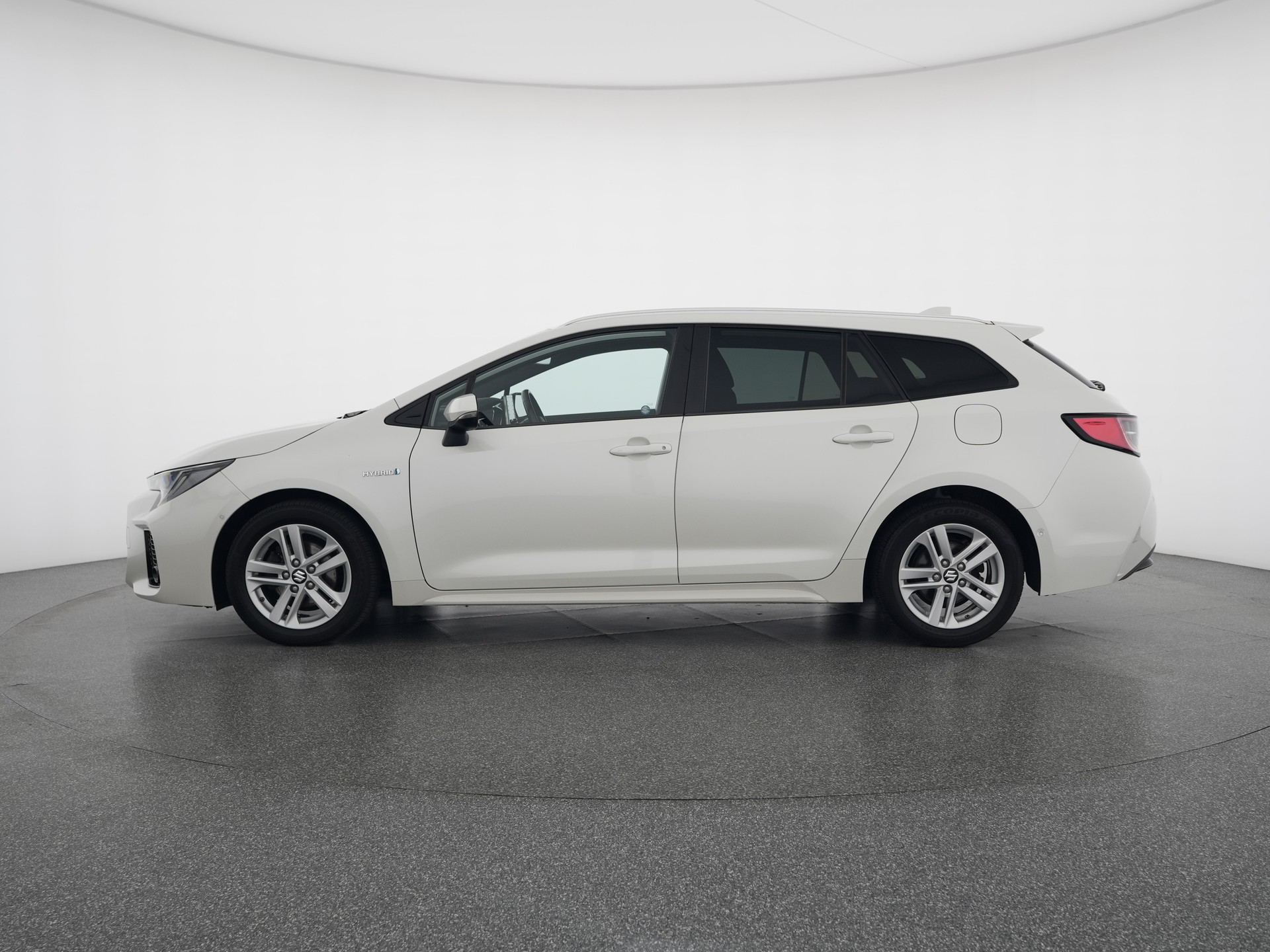 SUZUKI Swace 1.8 Hybrid Compact+-image-1