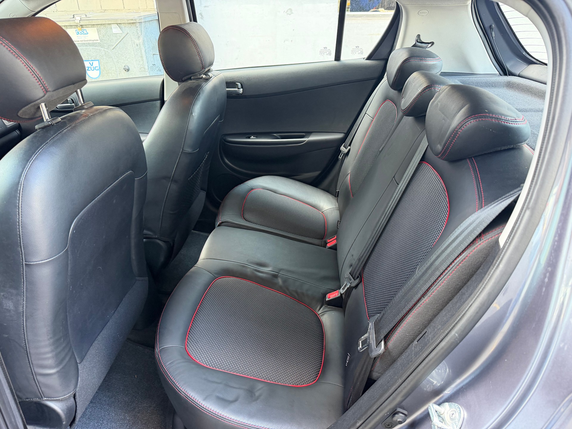 HYUNDAI i20 1.6 Premium Automatic-image-5