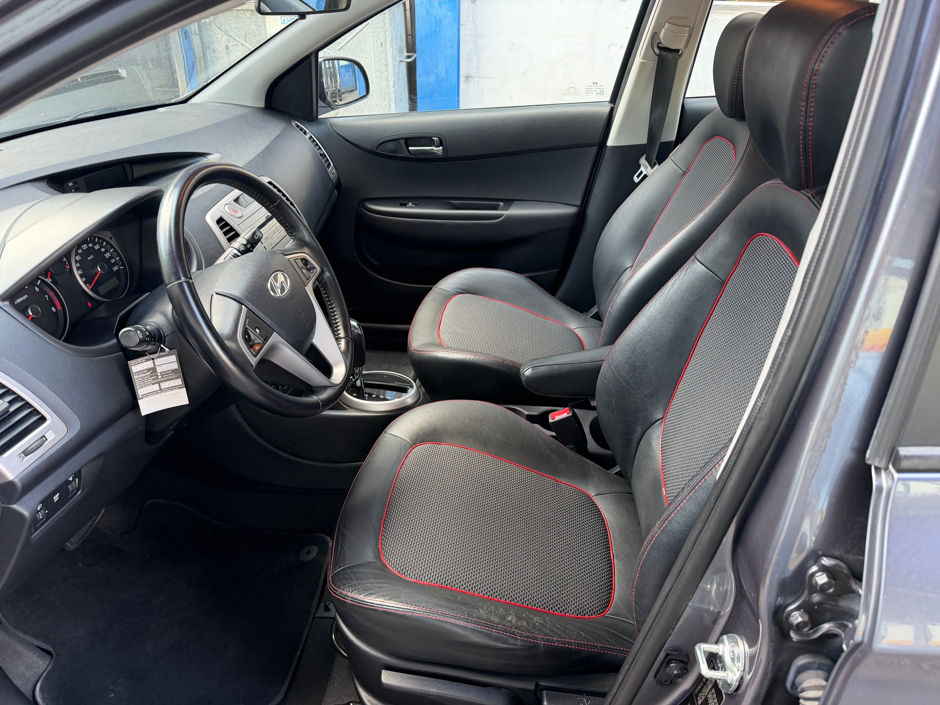 HYUNDAI i20 1.6 Premium Automatic-image-4