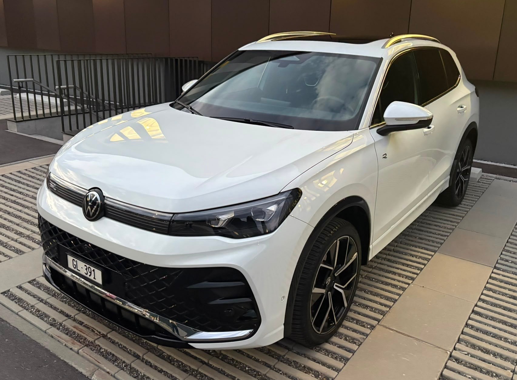 VW 2.0 TDI SCR R-Line DSG 4motion-image-0