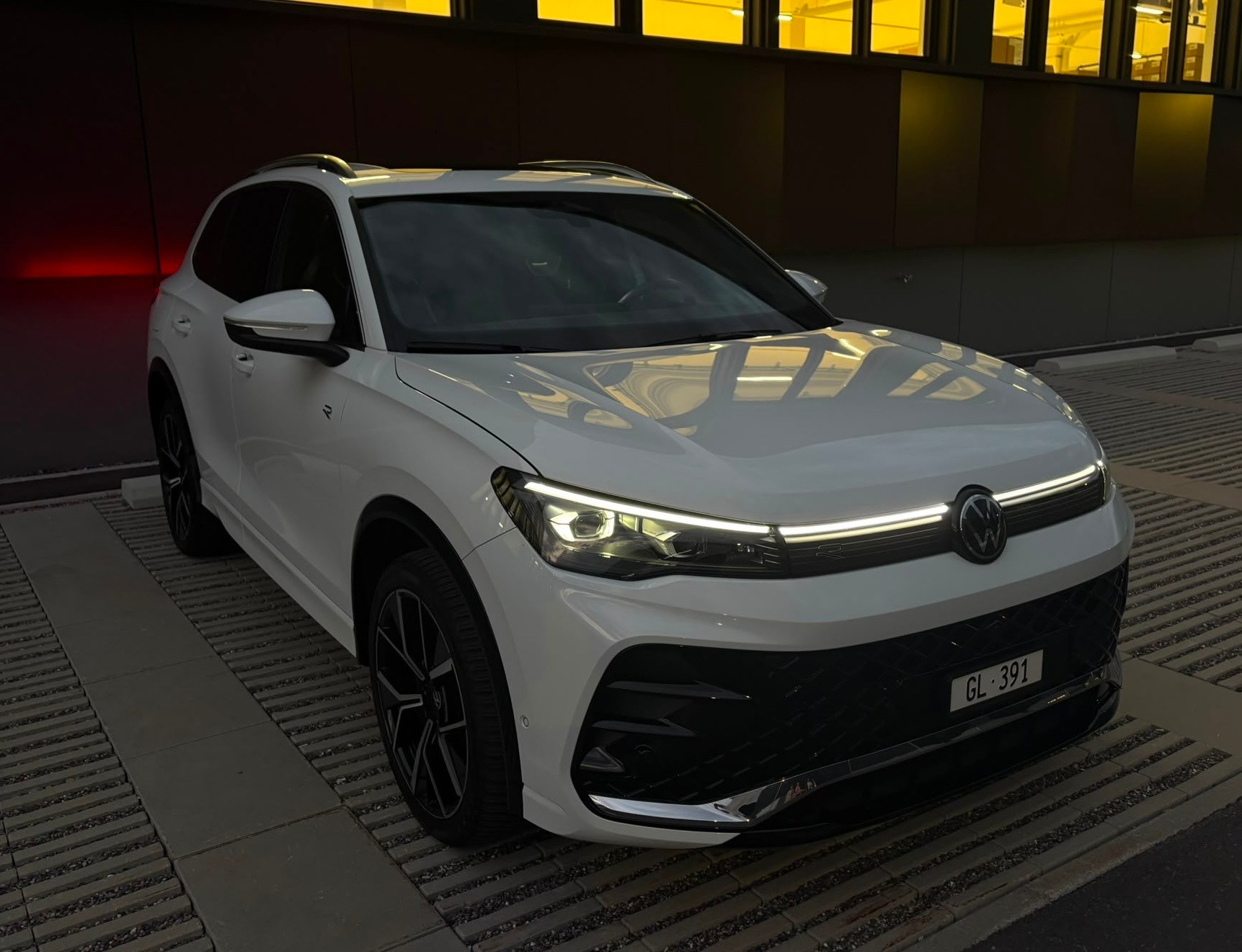 VW 2.0 TDI SCR R-Line DSG 4motion-image-2
