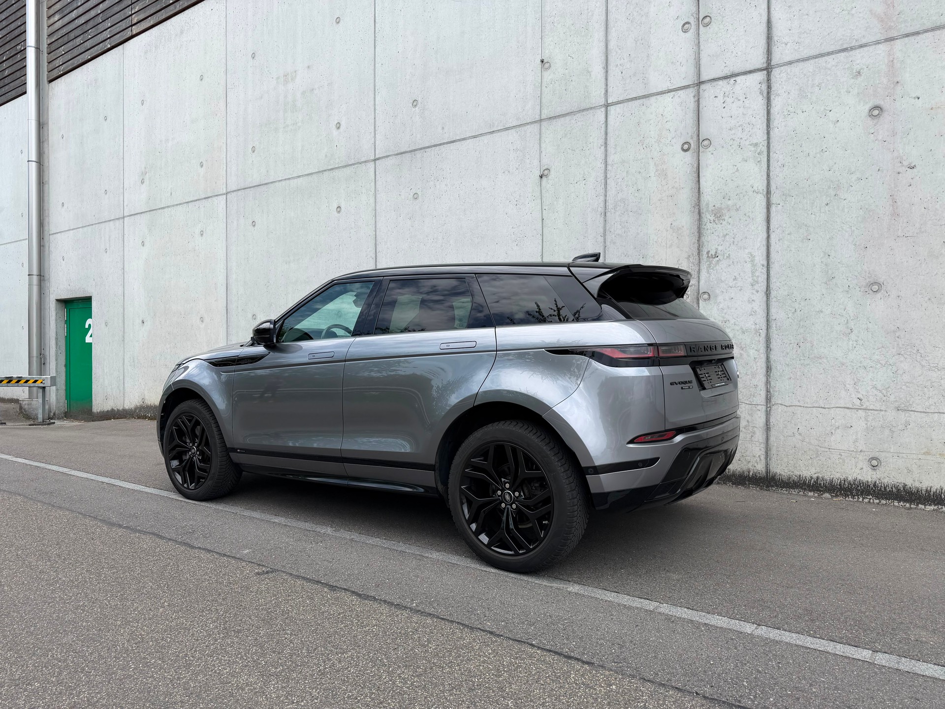LAND ROVER Range Rover Evoque R-Dyn First Edi P 250 HSE AT9-image-1