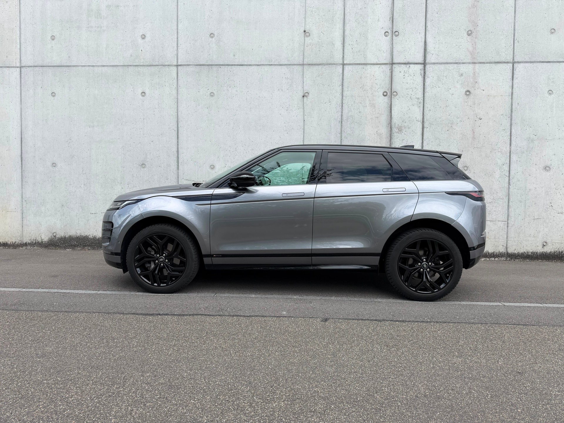 LAND ROVER Range Rover Evoque R-Dyn First Edi P 250 HSE AT9-image-2