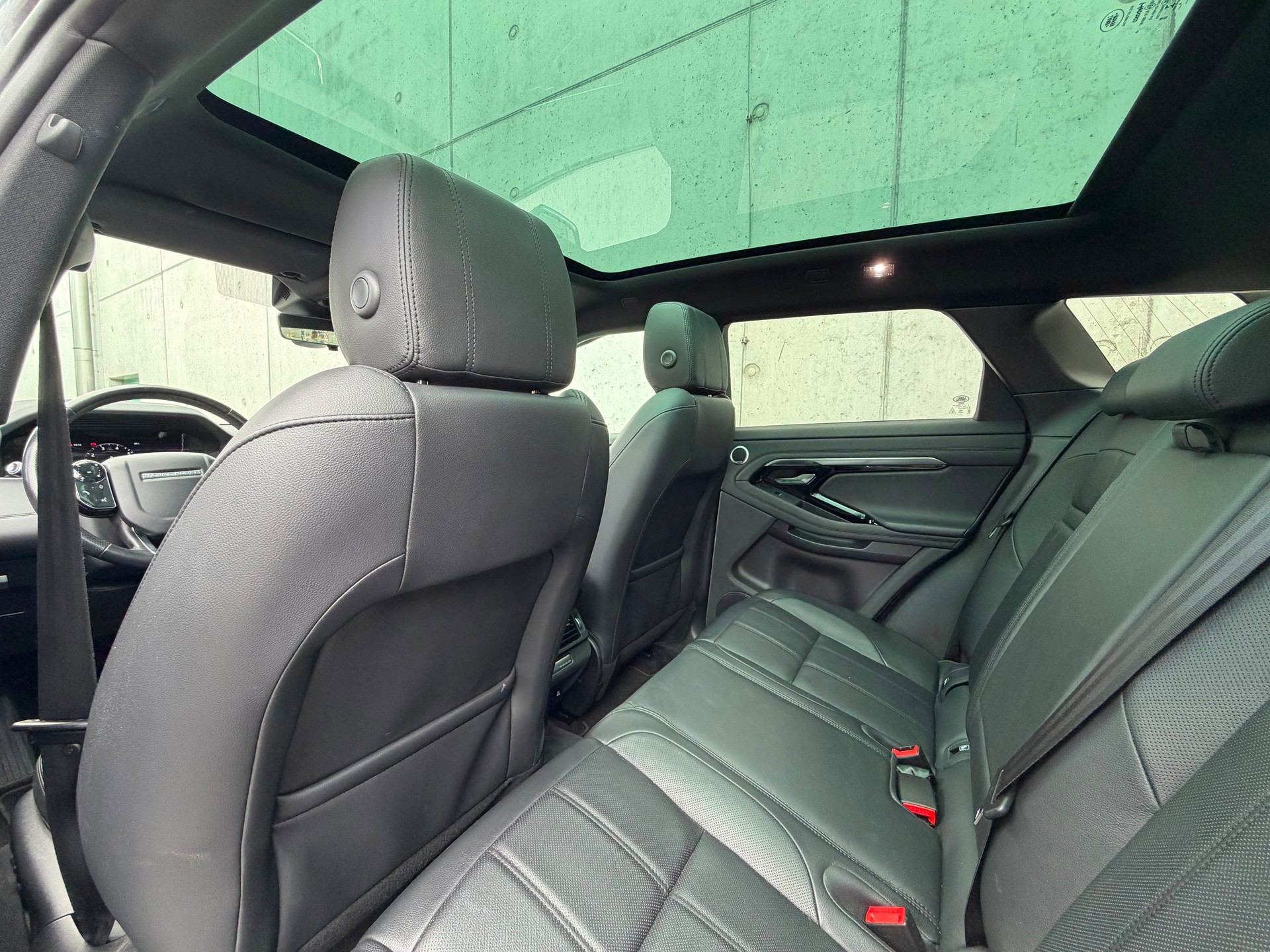 LAND ROVER Range Rover Evoque R-Dyn First Edi P 250 HSE AT9-image-5