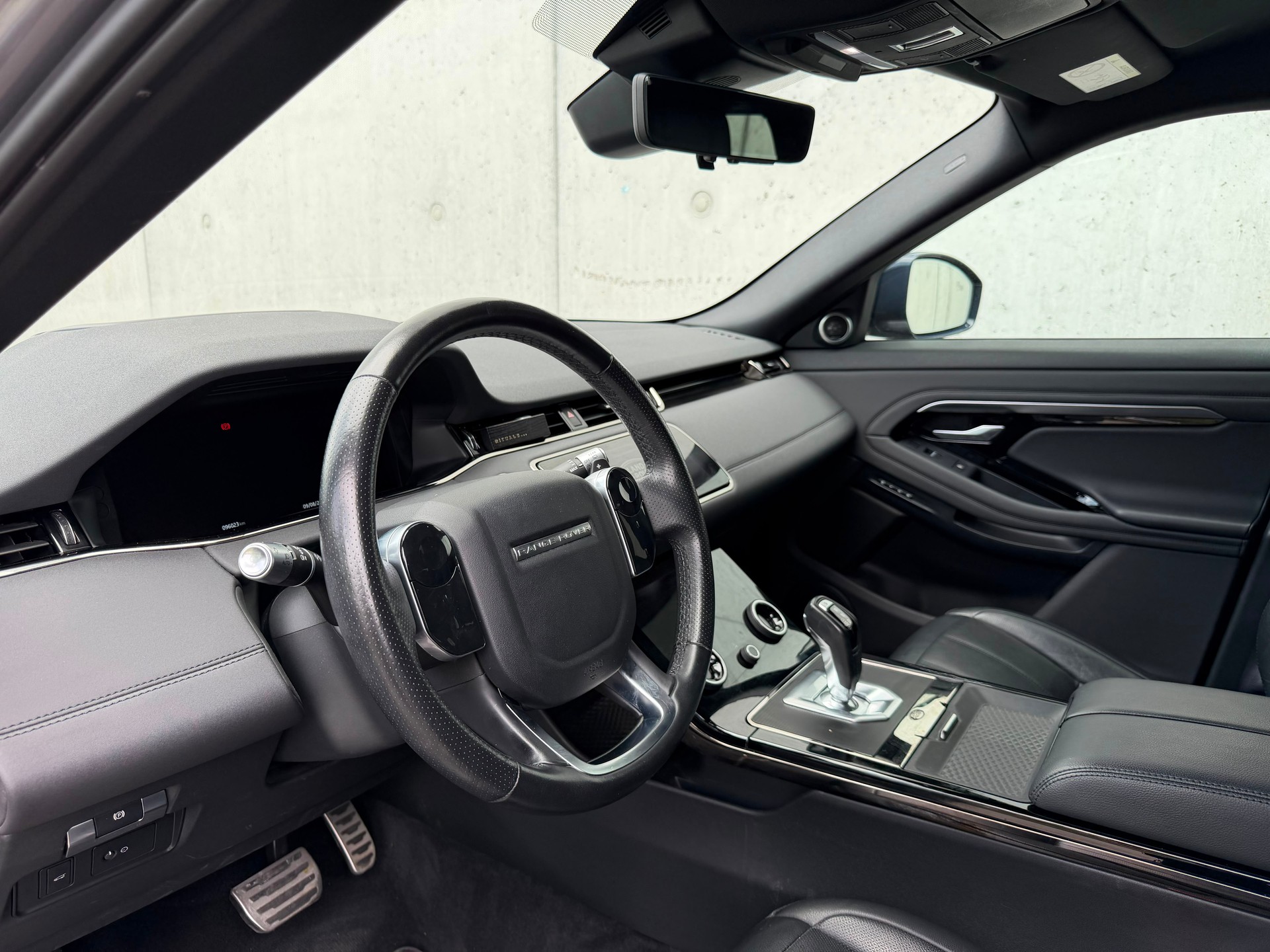 LAND ROVER Range Rover Evoque R-Dyn First Edi P 250 HSE AT9-image-3