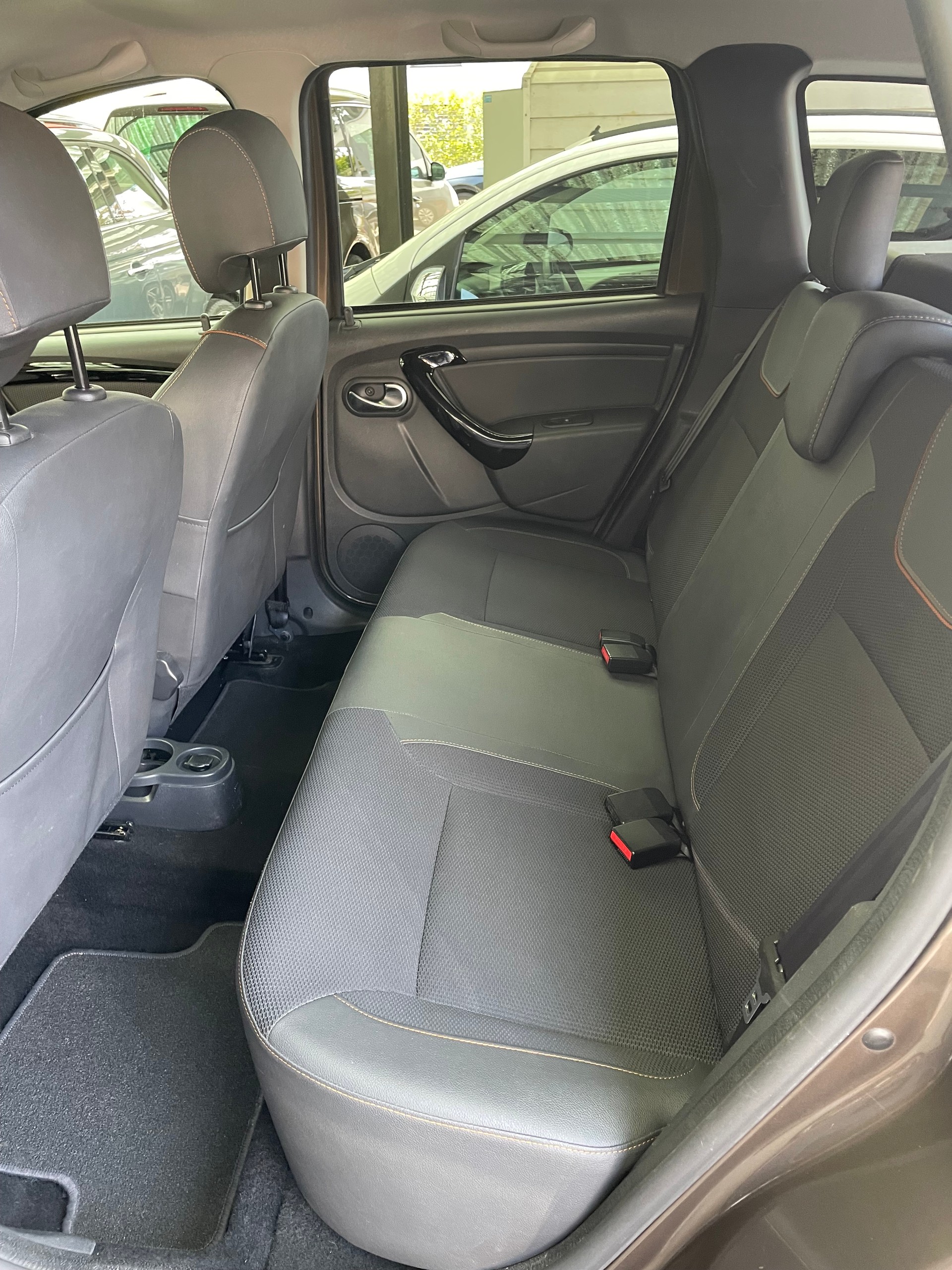 DACIA Duster 1.2 T Unlimited 4x4-image-9