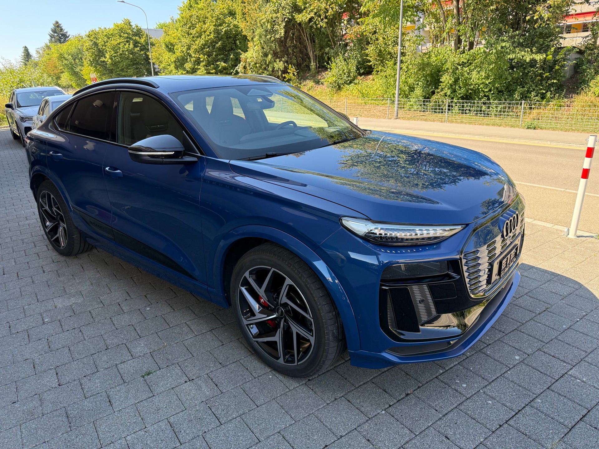 AUDI SQ6 Sportback e-tron quattro-image-2