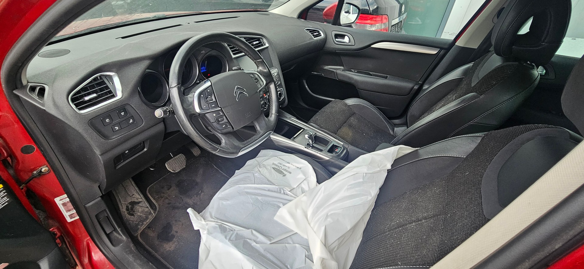 CITROEN C4 Berline 1.6 THP Séduction EGS6-image-7
