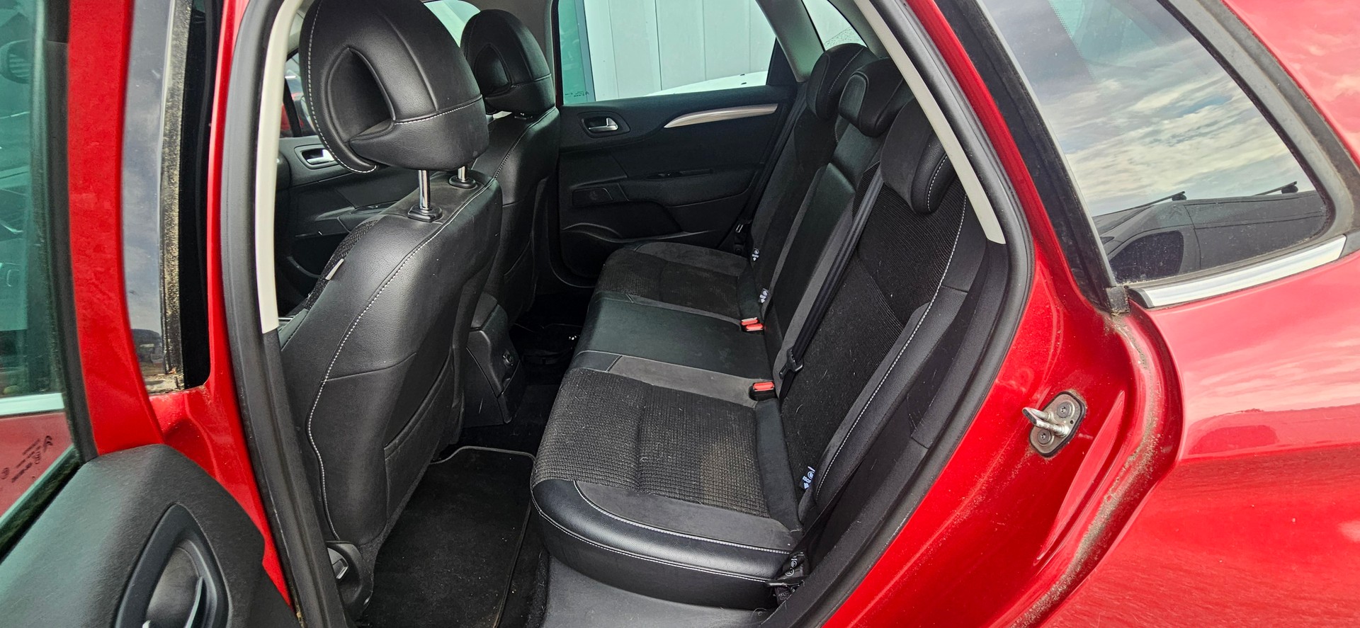 CITROEN C4 Berline 1.6 THP Séduction EGS6-image-8