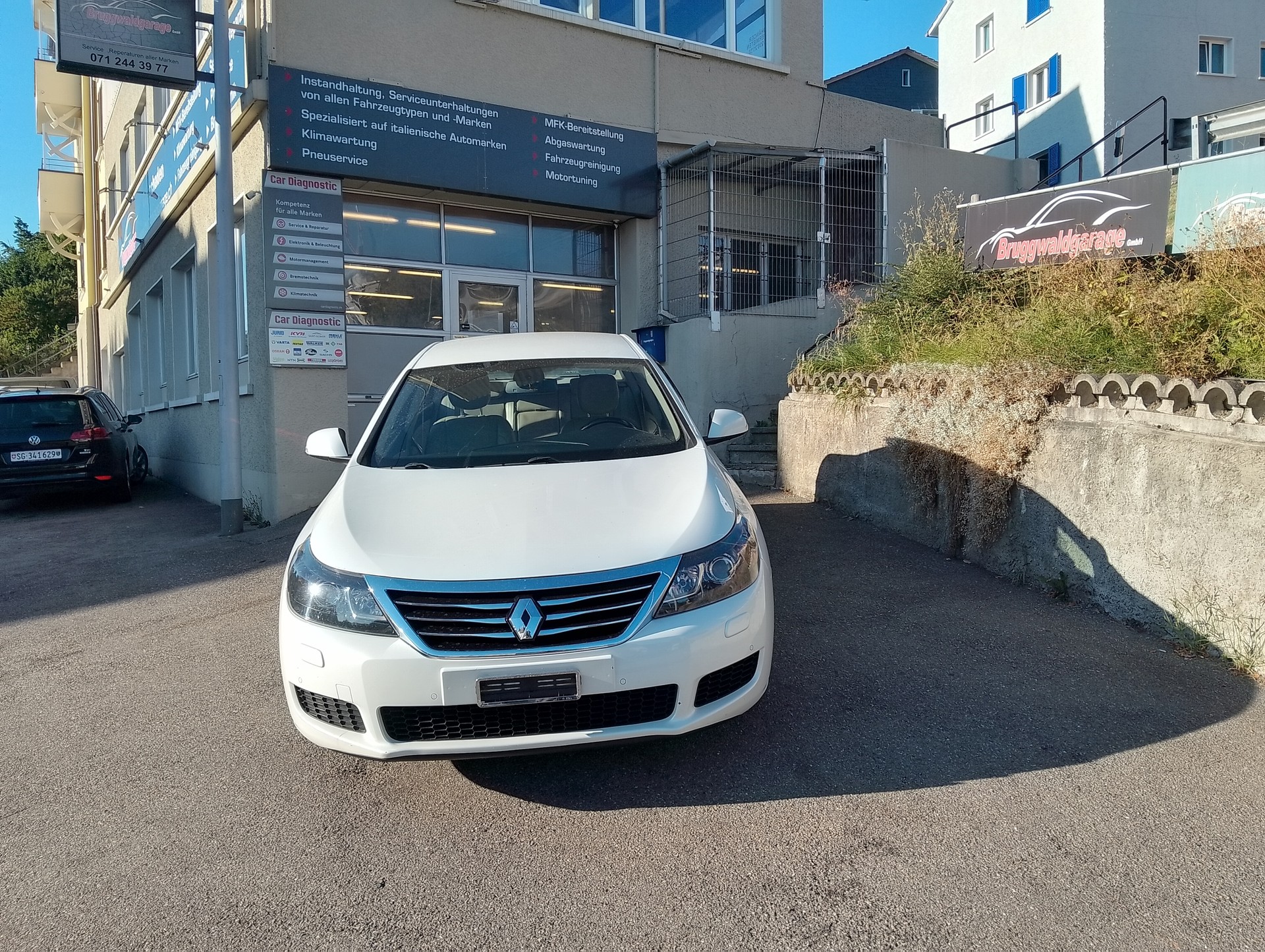 RENAULT Latitude 3.0 dCi Initiale active-shift-image-0