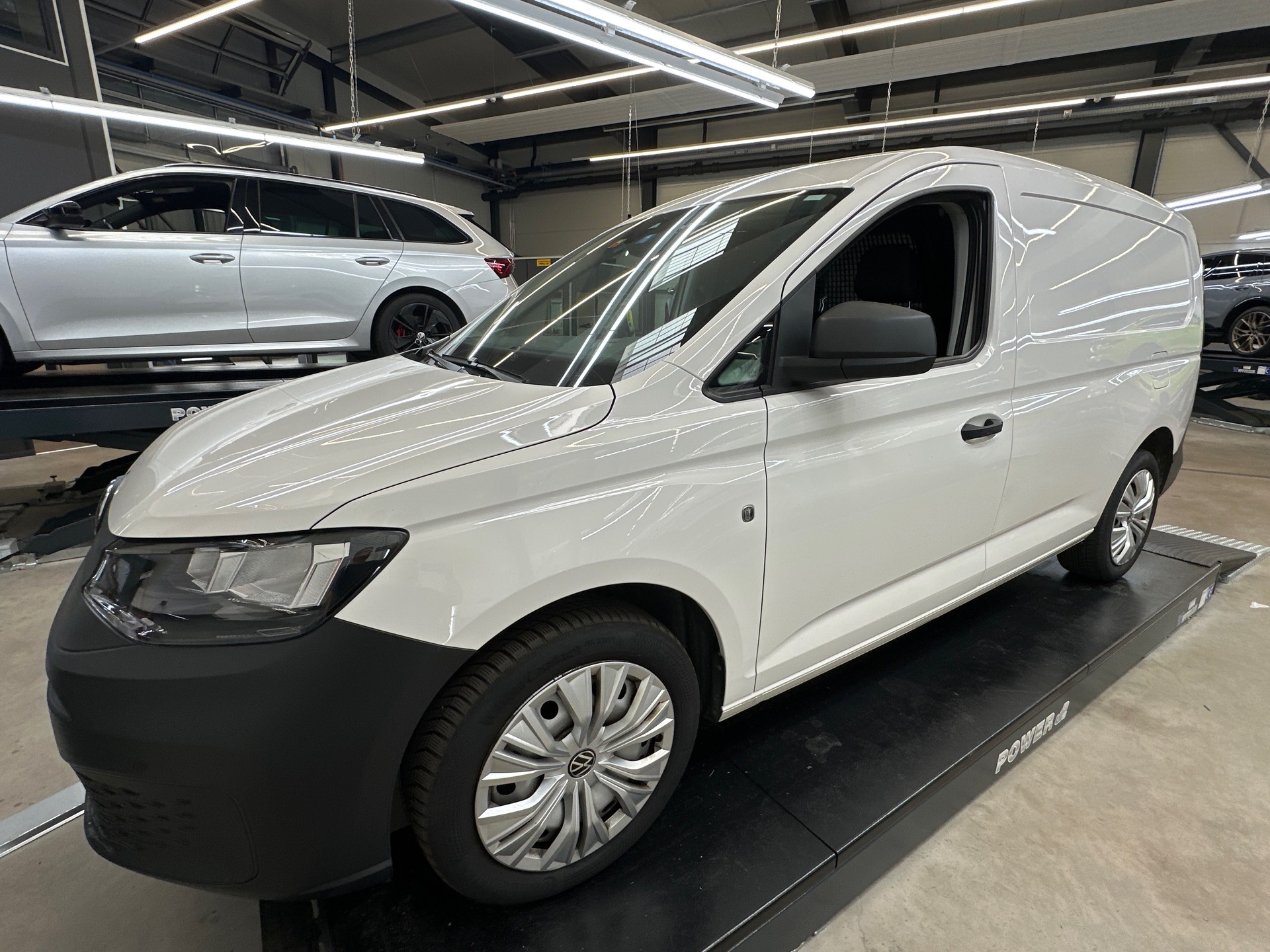 VW Caddy Cargo 2.0TDI Maxi 4Motion-image-0