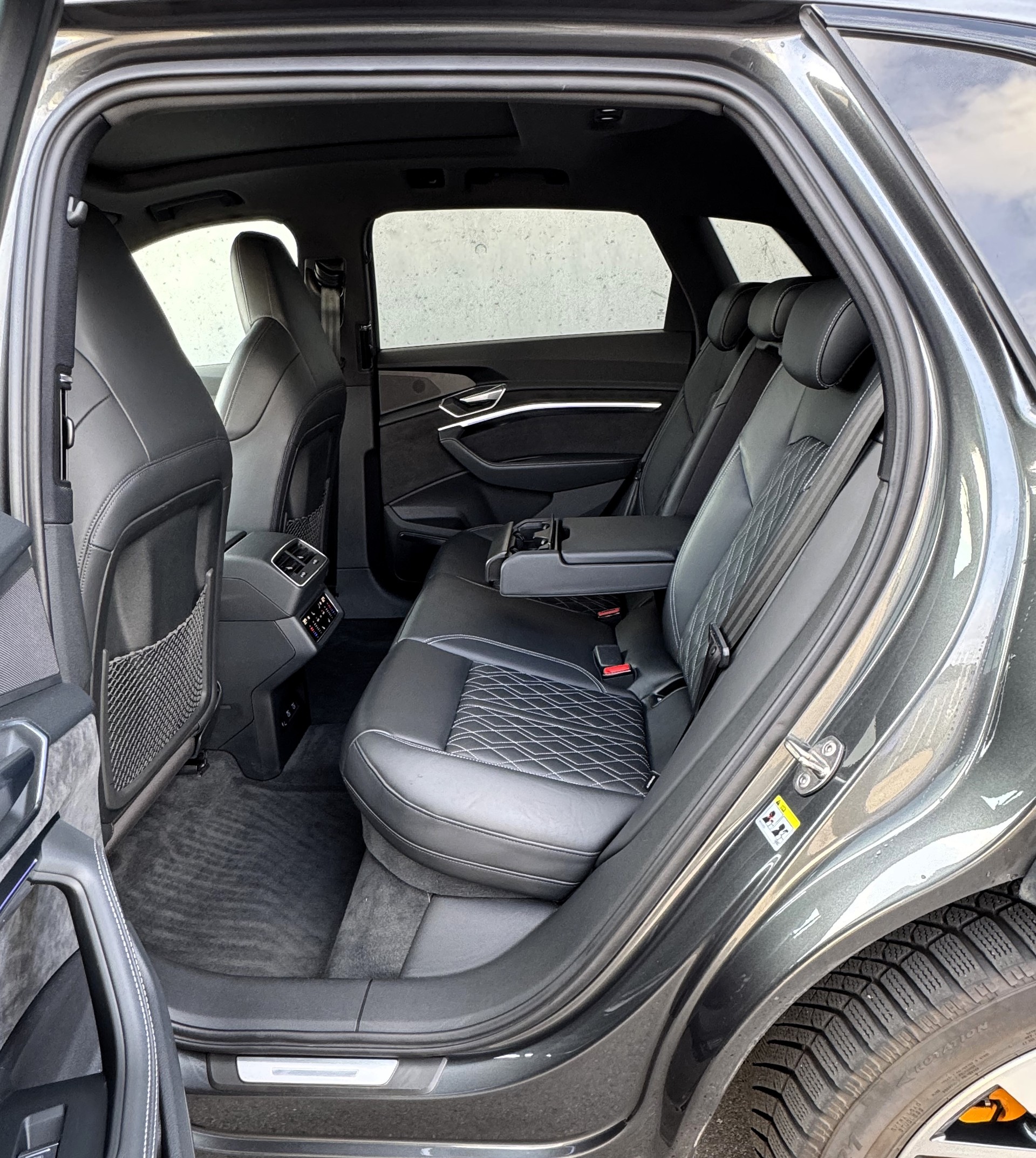AUDI e-tron S quattro Sehr gepflegt | 8J/160.000km Garantie auf die H-Li-I-Batterie | Gratis Service-image-9