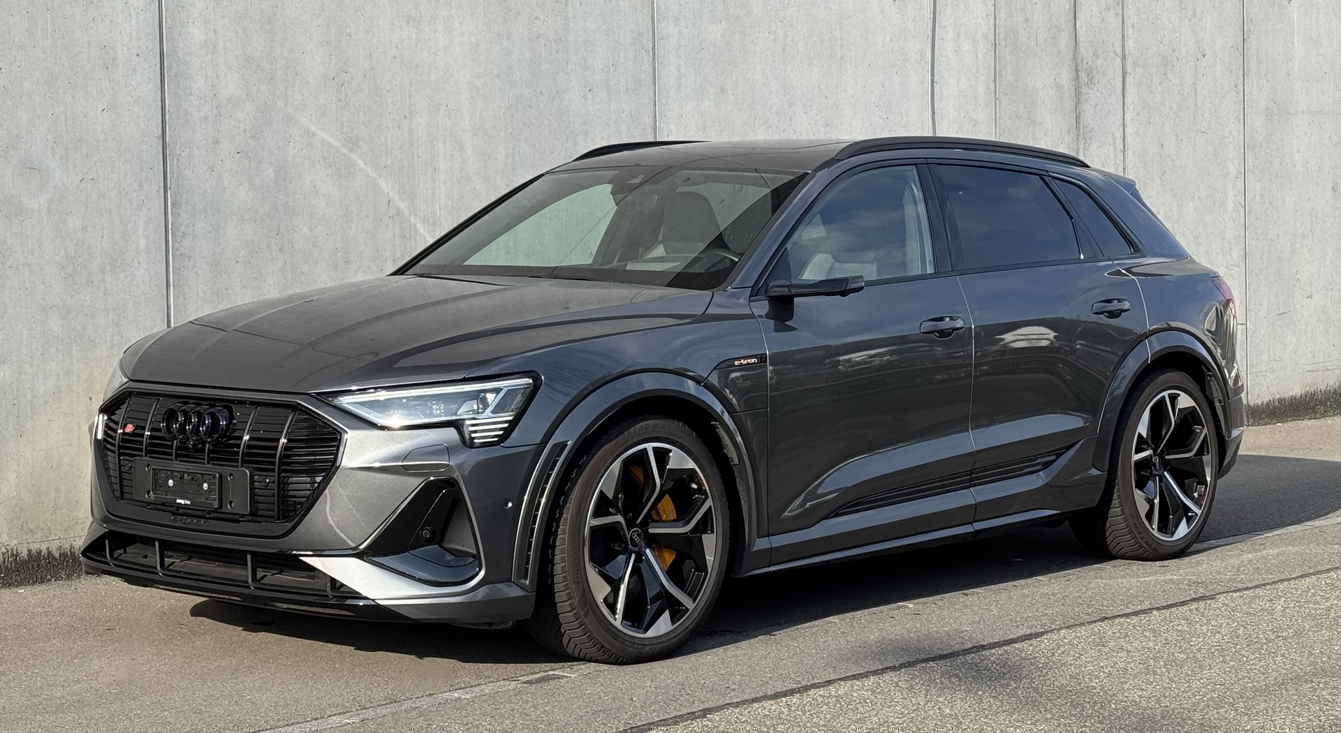 AUDI e-tron S quattro Sehr gepflegt | 8J/160.000km Garantie auf die H-Li-I-Batterie | Gratis Service-image-1
