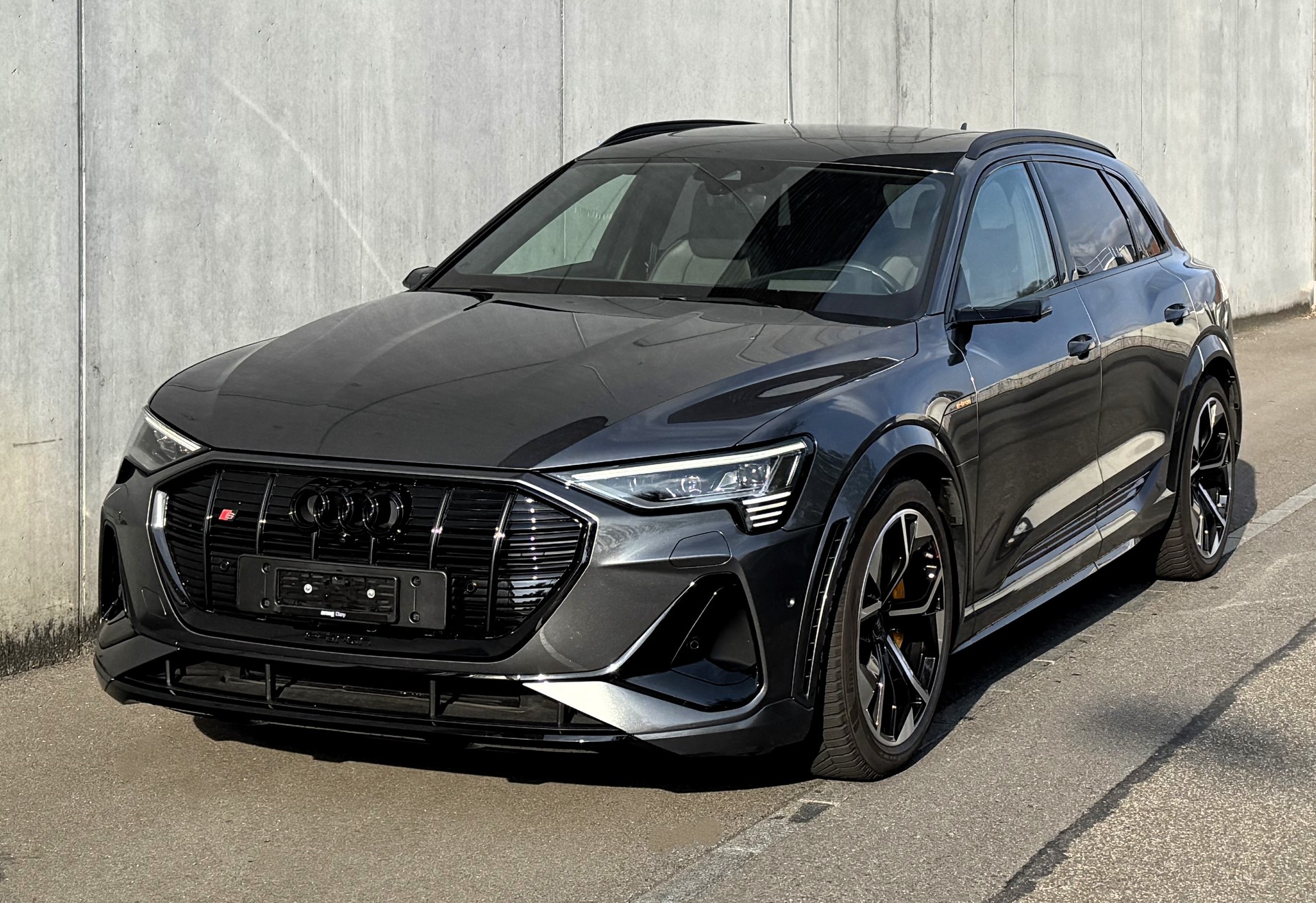 AUDI e-tron S quattro Sehr gepflegt | 8J/160.000km Garantie auf die H-Li-I-Batterie | Gratis Service-image-0