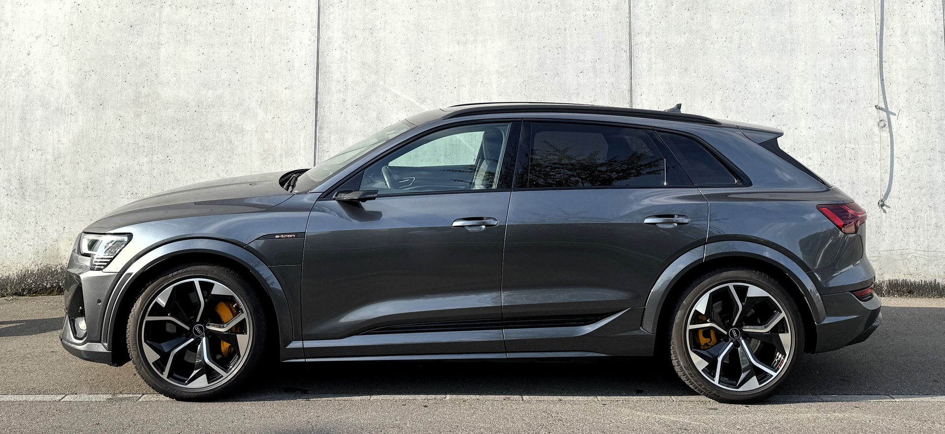 AUDI e-tron S quattro Sehr gepflegt | 8J/160.000km Garantie auf die H-Li-I-Batterie | Gratis Service-image-2