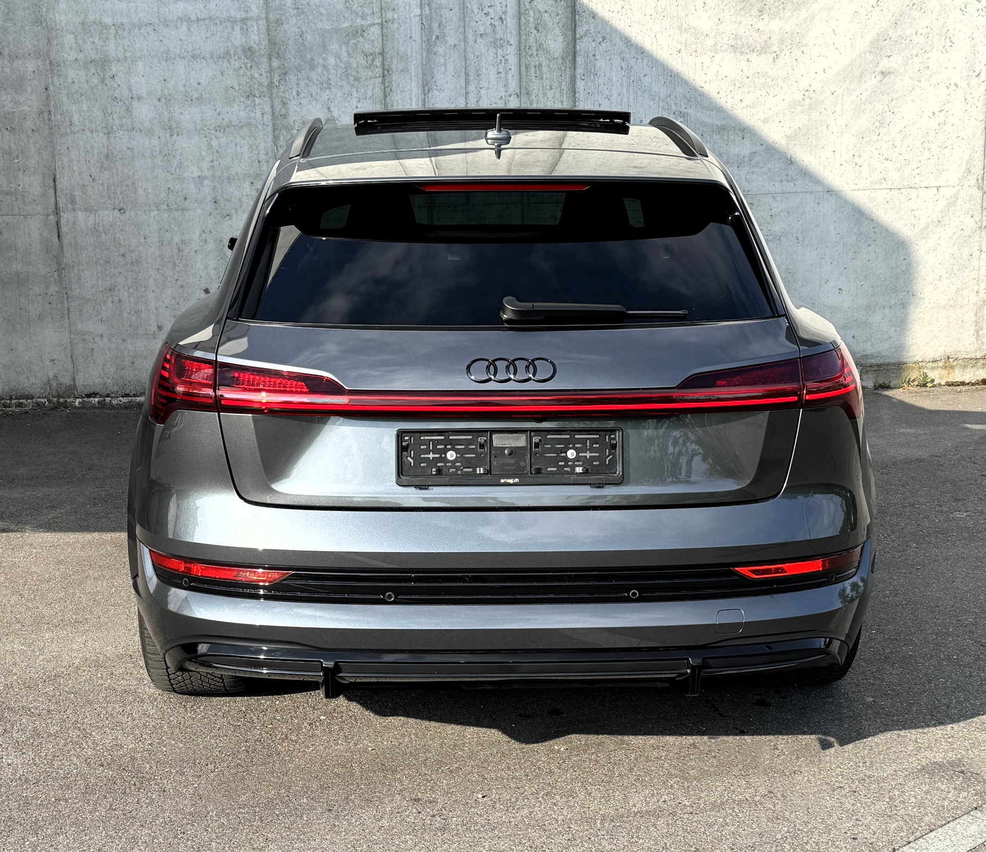 AUDI e-tron S quattro Sehr gepflegt | 8J/160.000km Garantie auf die H-Li-I-Batterie | Gratis Service-image-14