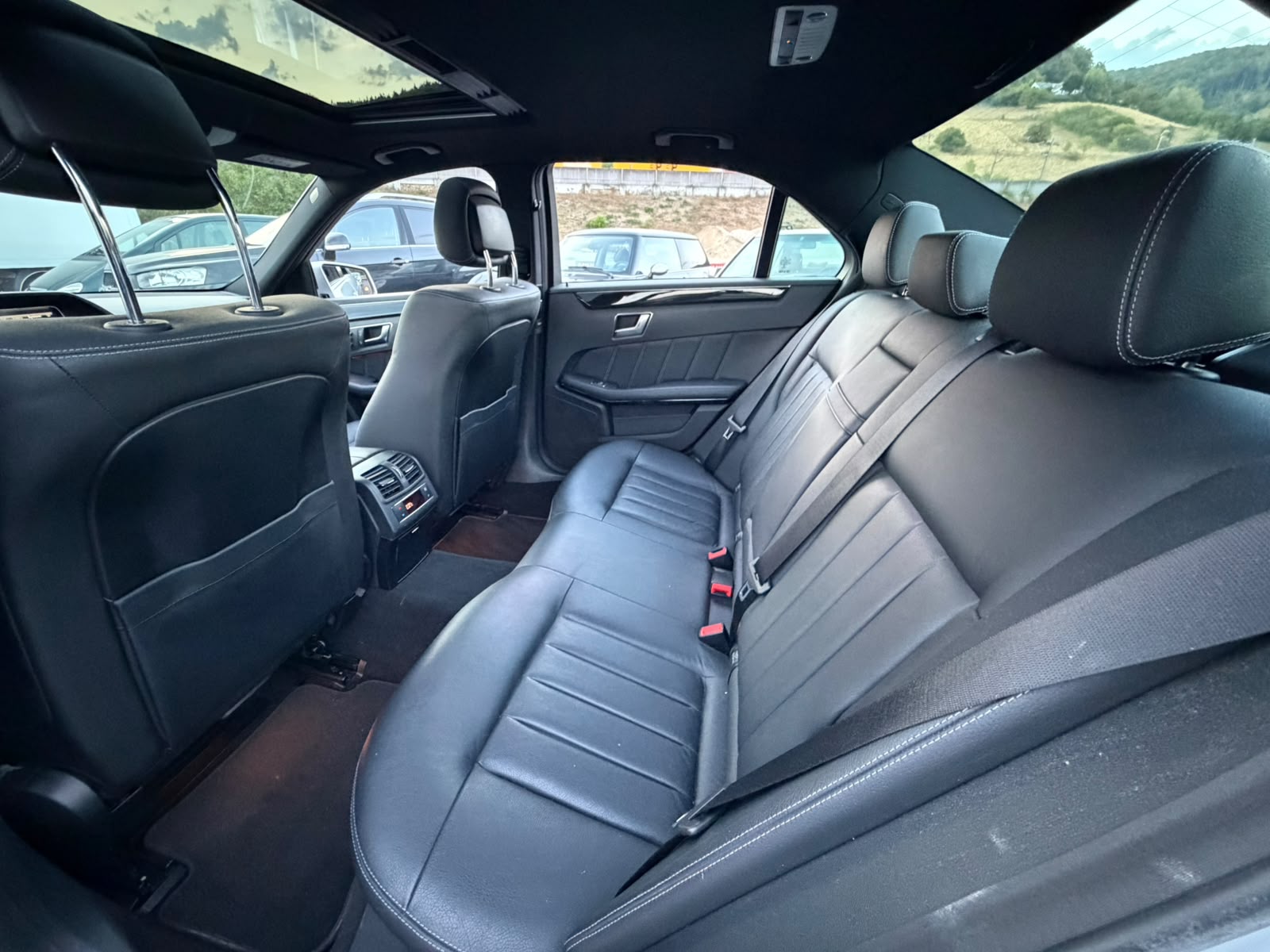 MERCEDES-BENZ E 250 CDI Avantgarde 4Matic 7G-Tronic-image-12