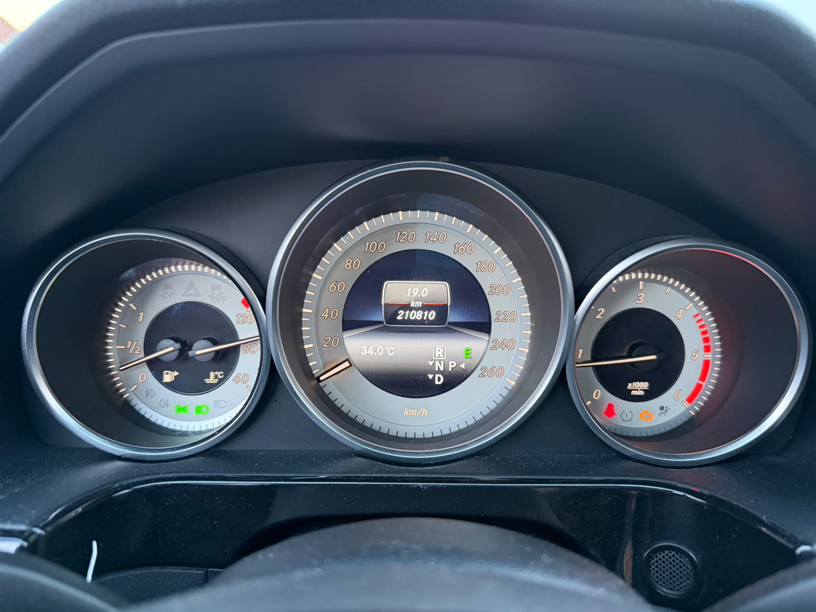 MERCEDES-BENZ E 250 CDI Avantgarde 4Matic 7G-Tronic-image-24