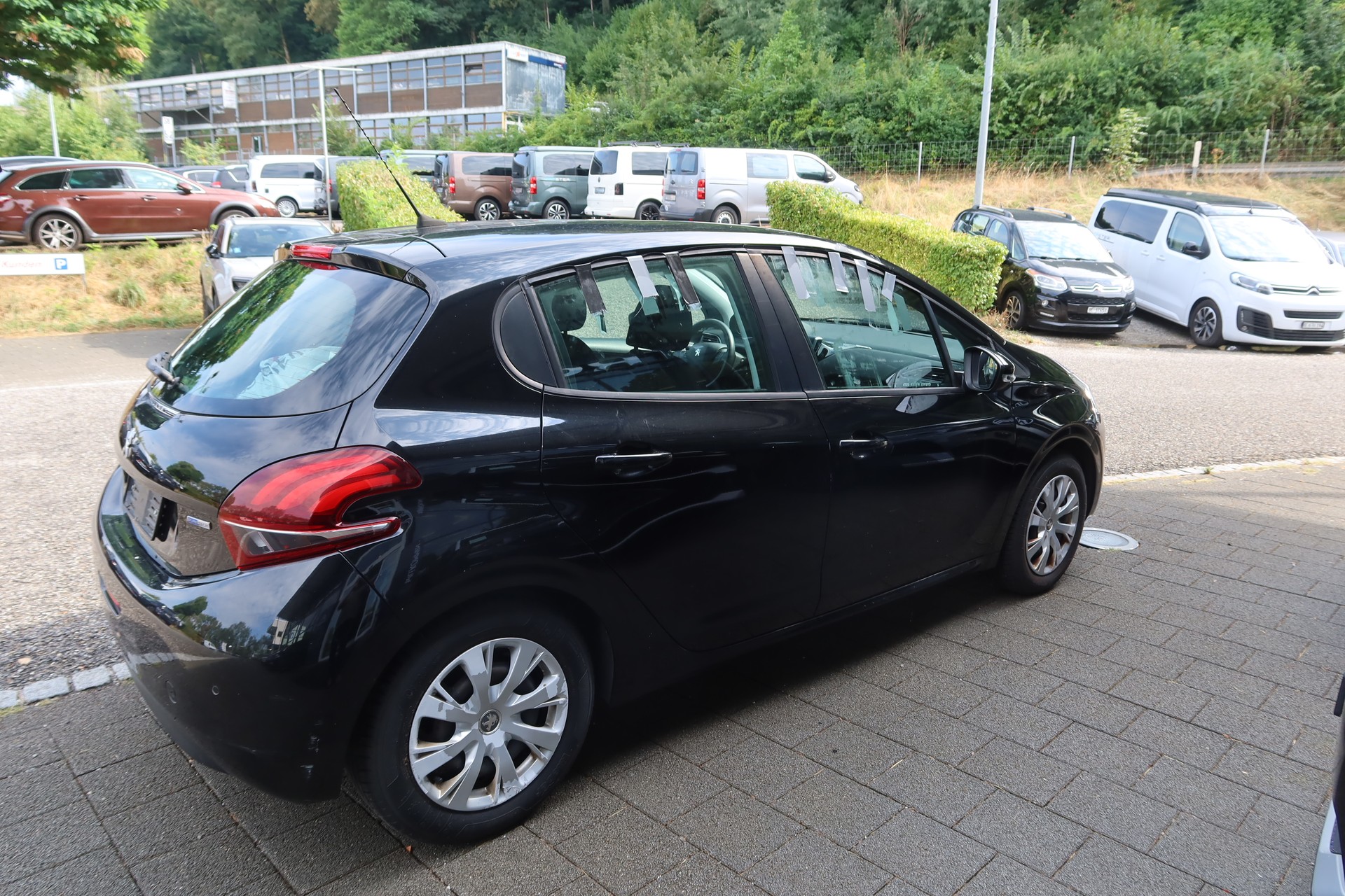 PEUGEOT 208 1.2 PureTech Active-image-3